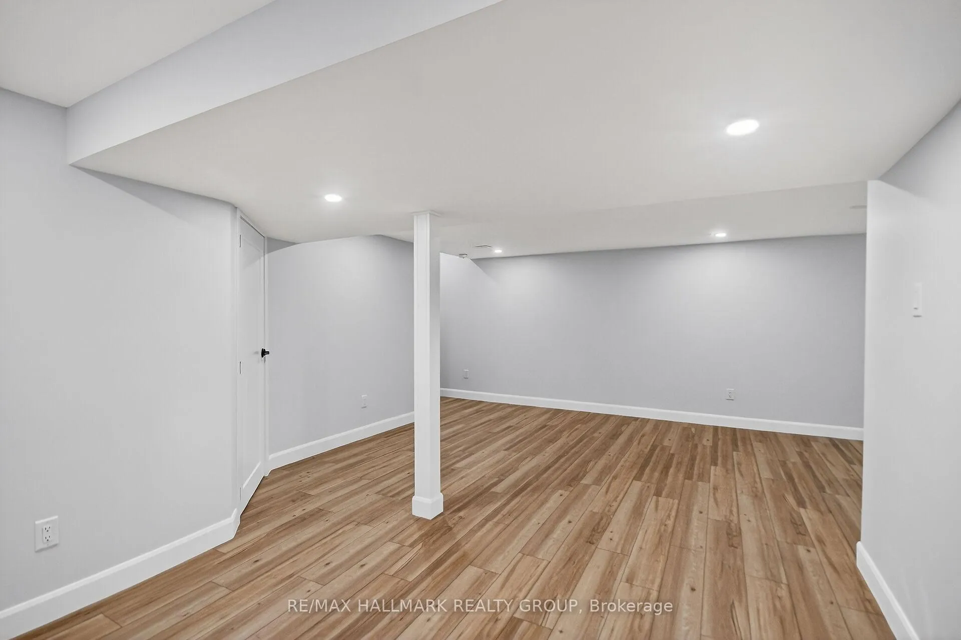 Photo 39 of 15 Scharf Lane, Ottawa, Kanata - Glencairn/Hazeldean — HOMEH