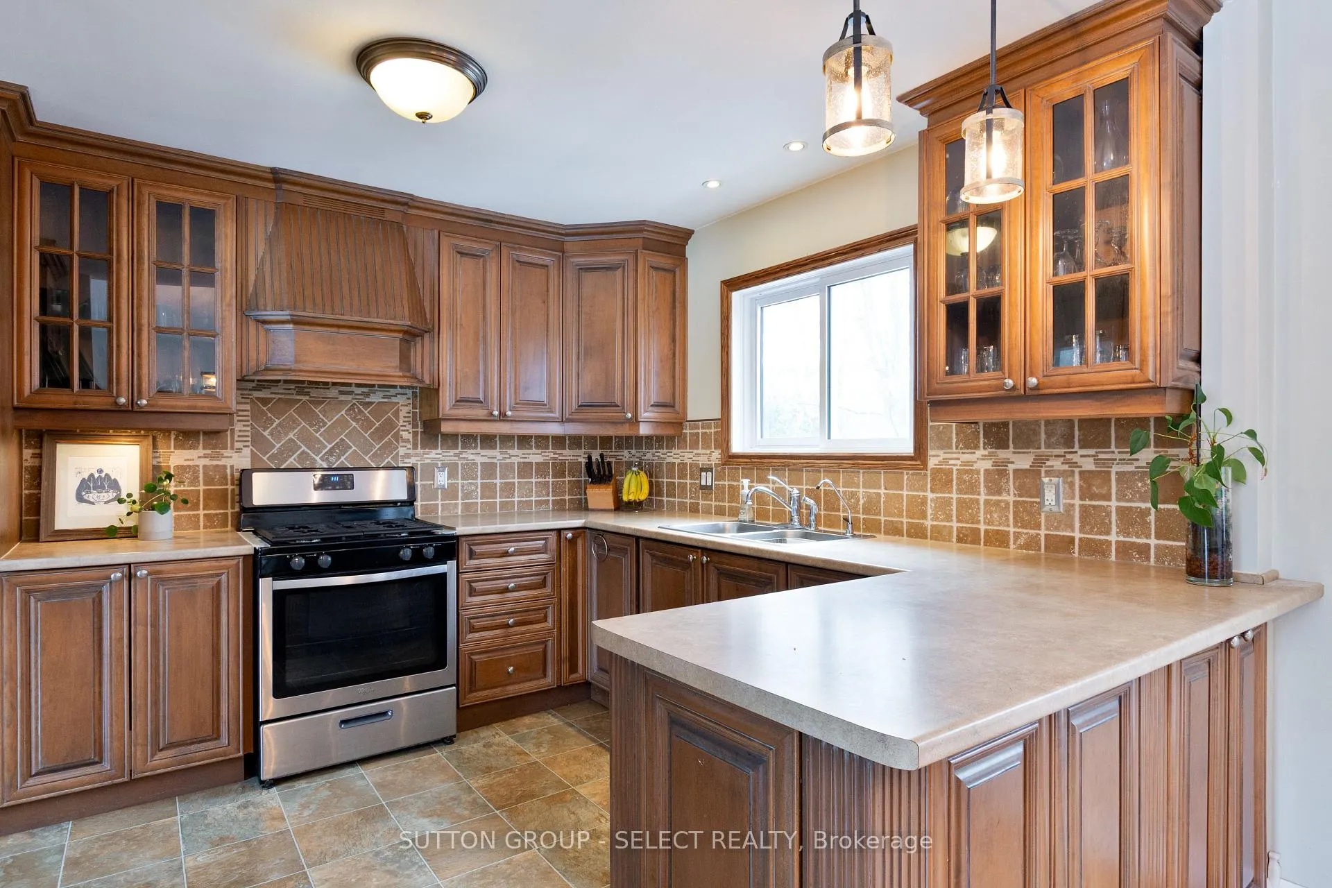 Photo 15 of 486 Cypress Avenue, London, North P — HOMEH