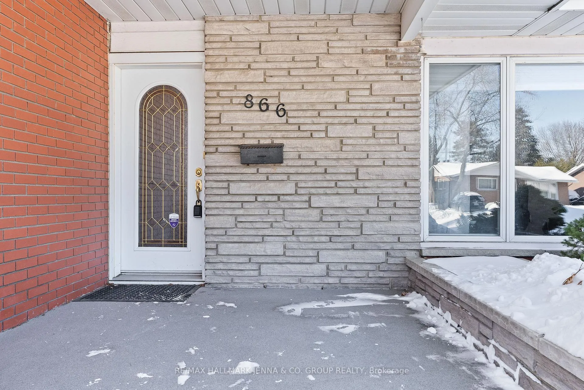 Photo 2 of 866 Claude Street, Ottawa, Castle Heights/Rideau High — HOMEH