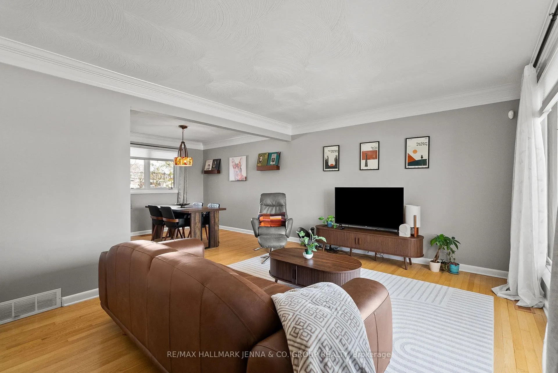 Photo 6 of 866 Claude Street, Ottawa, Castle Heights/Rideau High — HOMEH