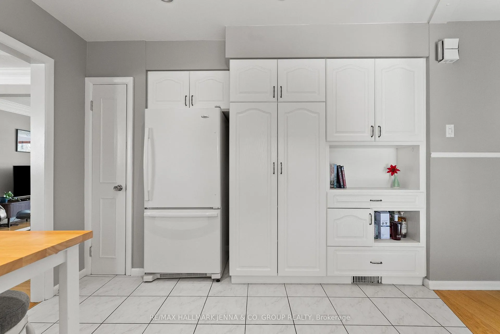 Photo 15 of 866 Claude Street, Ottawa, Castle Heights/Rideau High — HOMEH