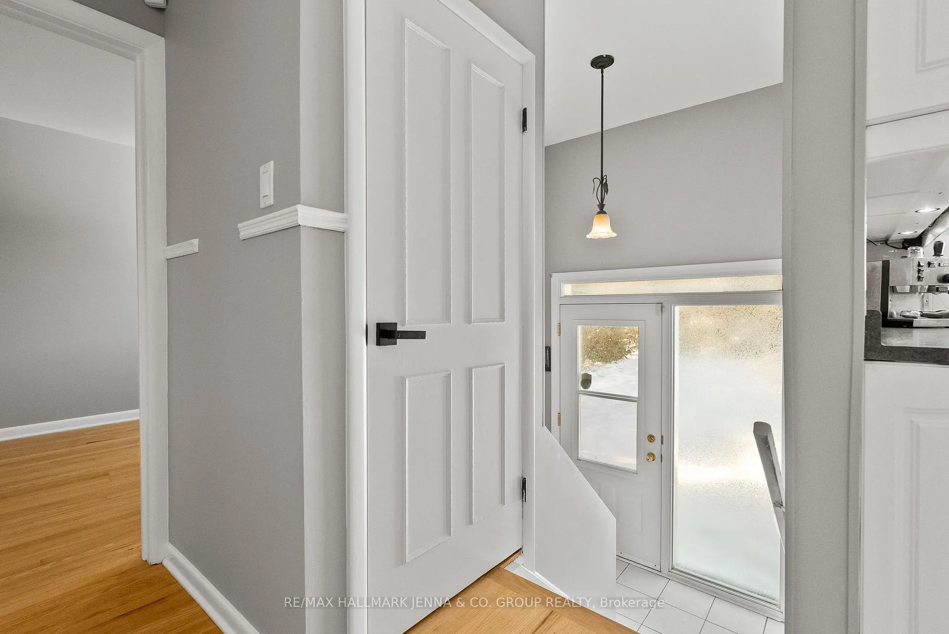 Photo 16 of 866 Claude Street, Ottawa, Castle Heights/Rideau High — HOMEH