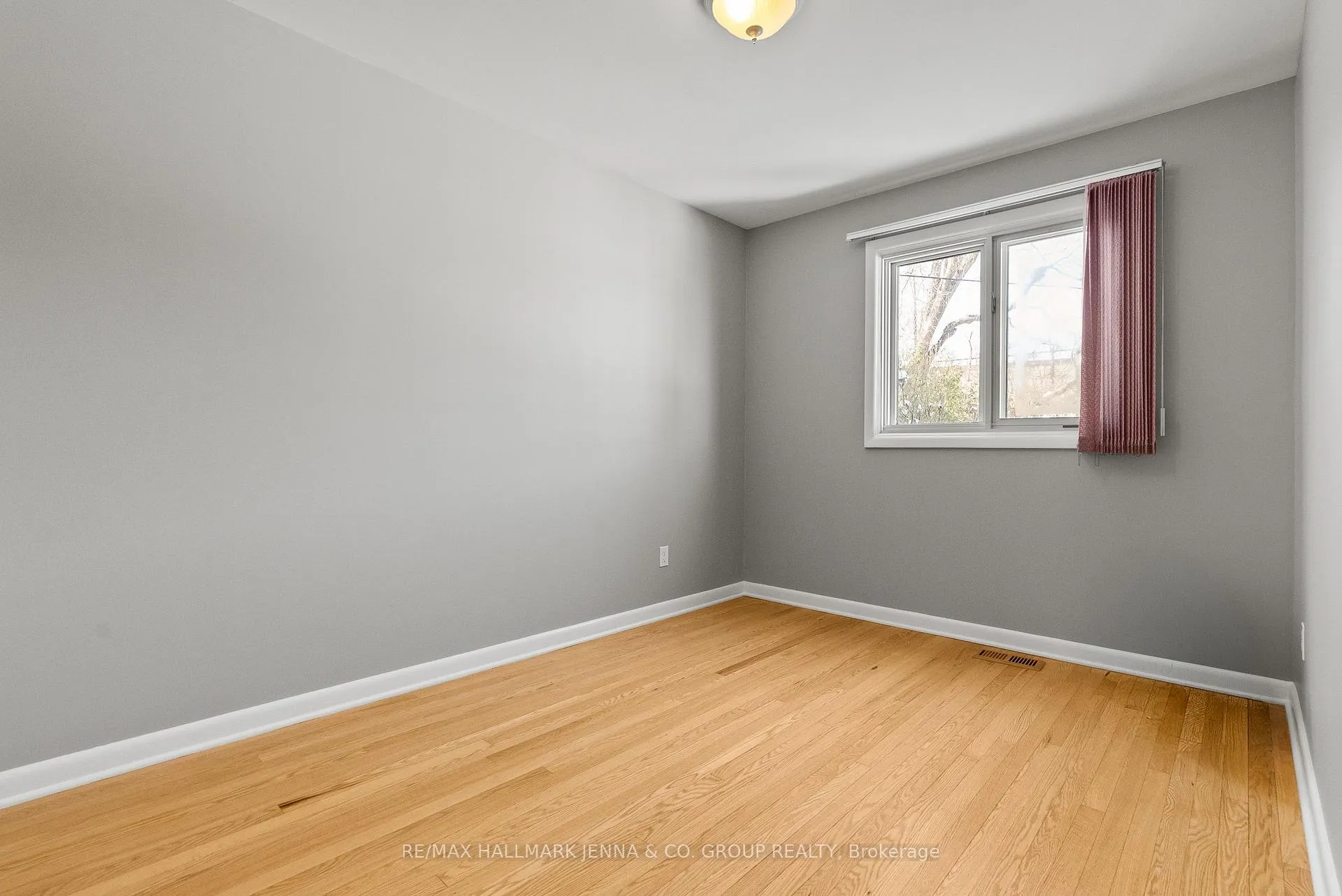 Photo 17 of 866 Claude Street, Ottawa, Castle Heights/Rideau High — HOMEH