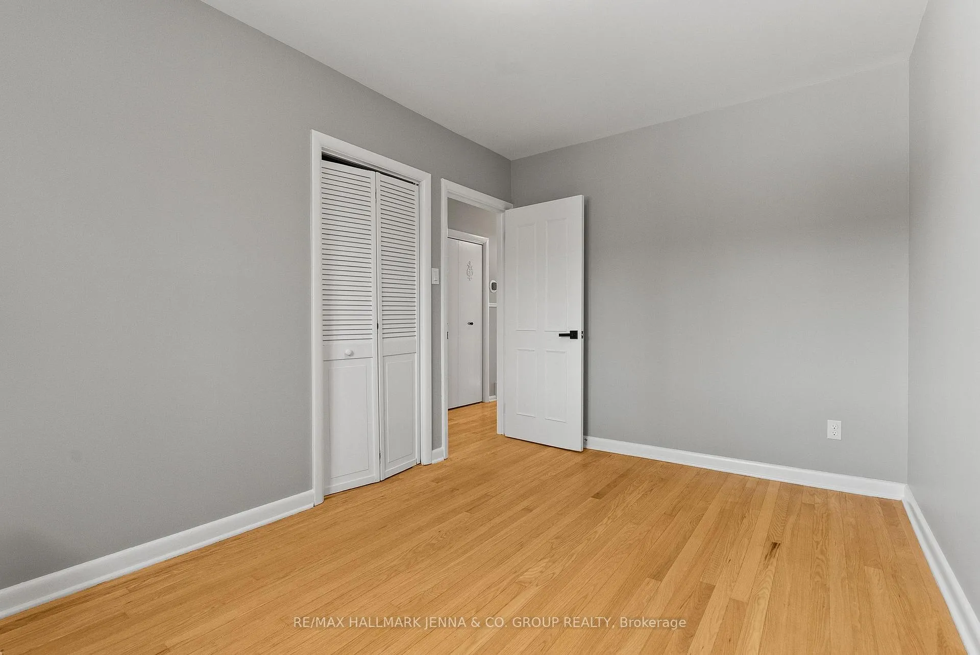 Photo 18 of 866 Claude Street, Ottawa, Castle Heights/Rideau High — HOMEH