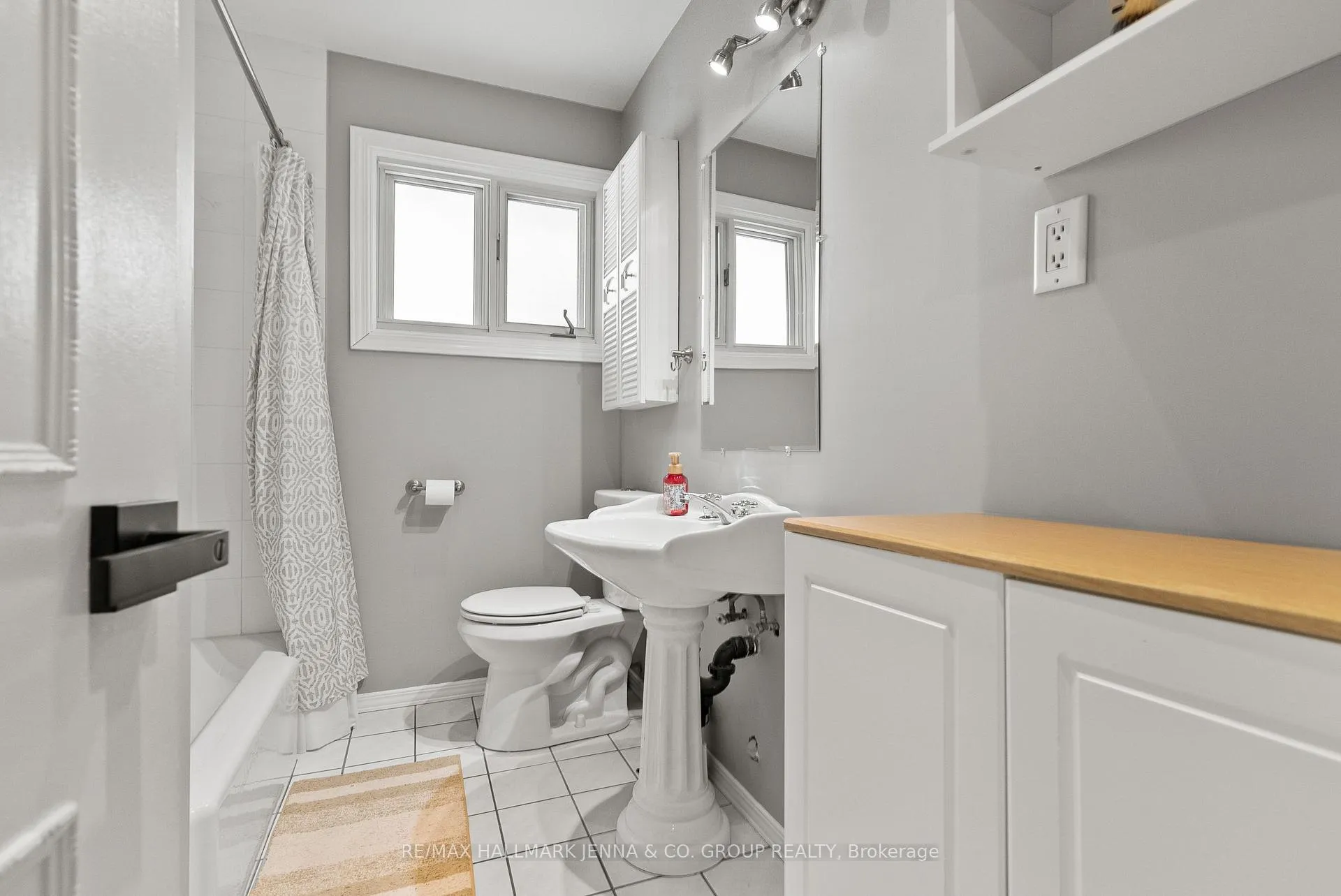 Photo 19 of 866 Claude Street, Ottawa, Castle Heights/Rideau High — HOMEH