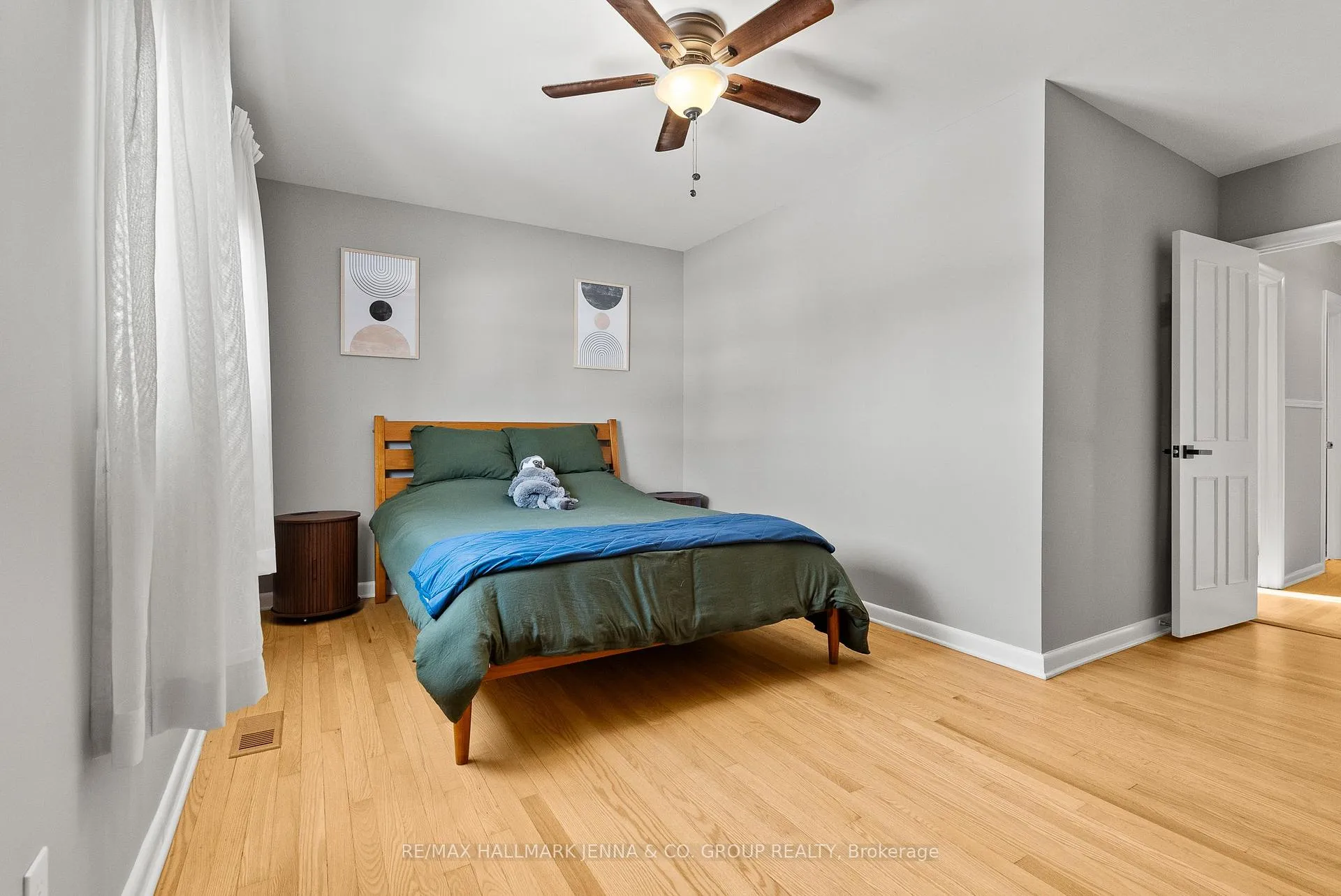 Photo 23 of 866 Claude Street, Ottawa, Castle Heights/Rideau High — HOMEH