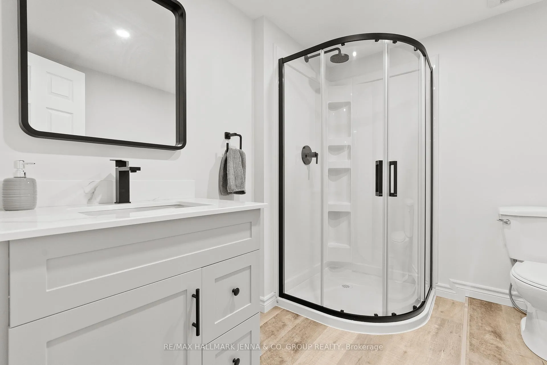 Photo 33 of 866 Claude Street, Ottawa, Castle Heights/Rideau High — HOMEH