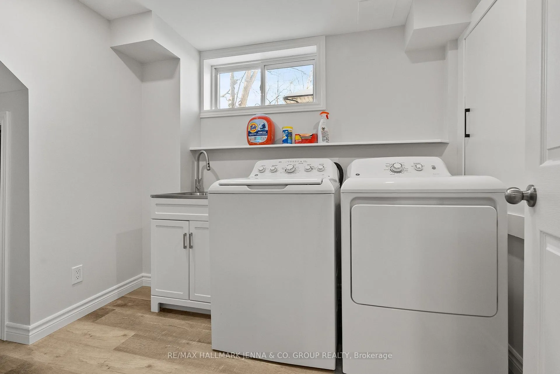 Photo 34 of 866 Claude Street, Ottawa, Castle Heights/Rideau High — HOMEH