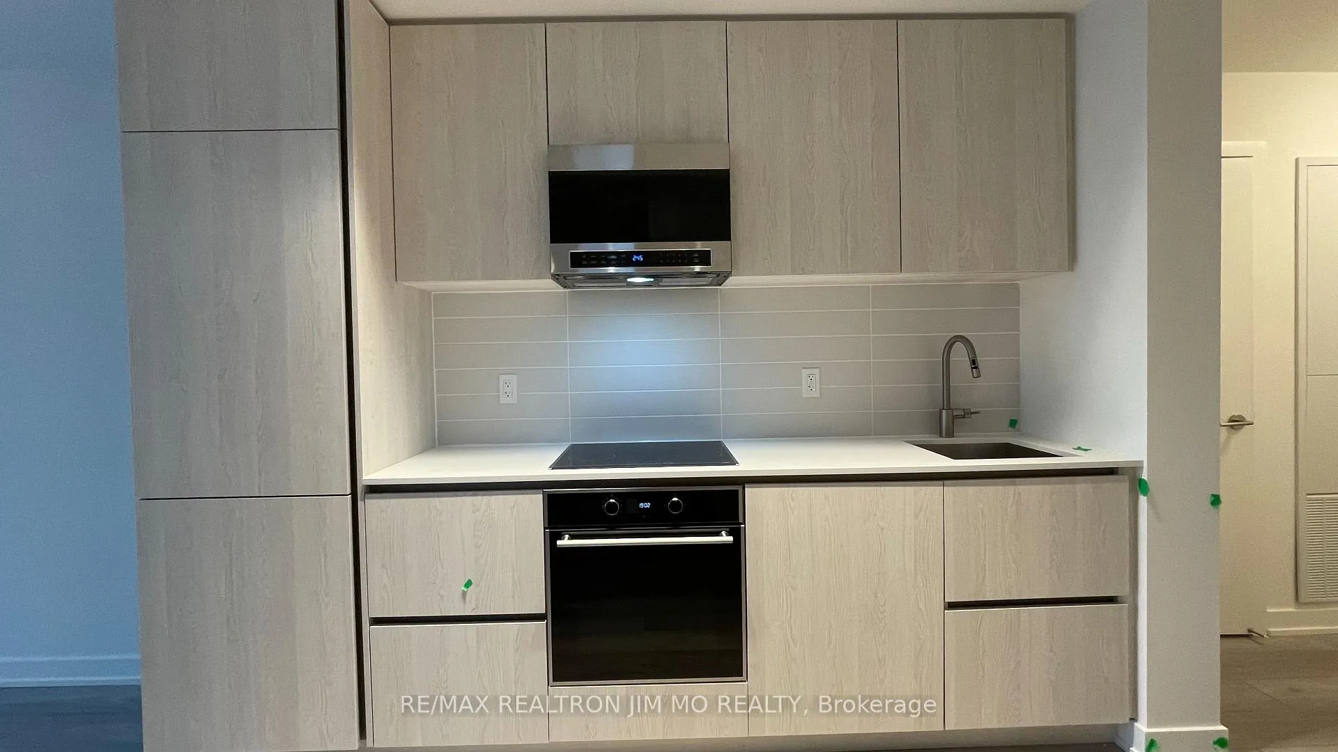 Photo 5 of Unit 2702S, 110 Broadway Avenue, Toronto, Mount Pleasant West — HOMEH