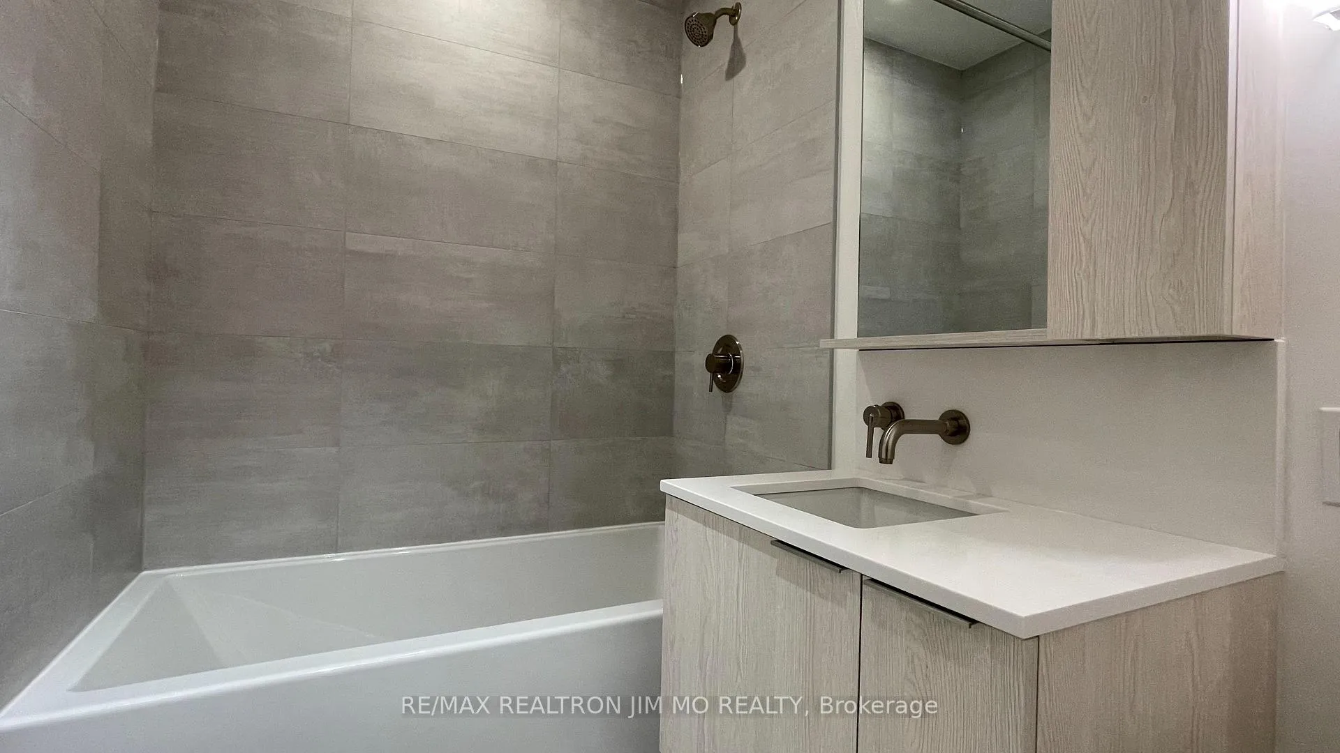 Photo 9 of Unit 2702S, 110 Broadway Avenue, Toronto, Mount Pleasant West — HOMEH