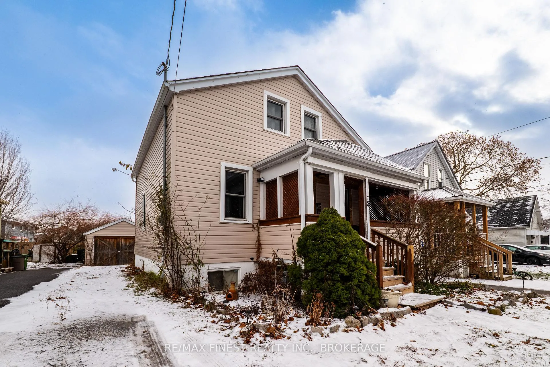 Photo 2 of 757 Victoria Street, Kingston, East of Sir John A. Blvd — HOMEH