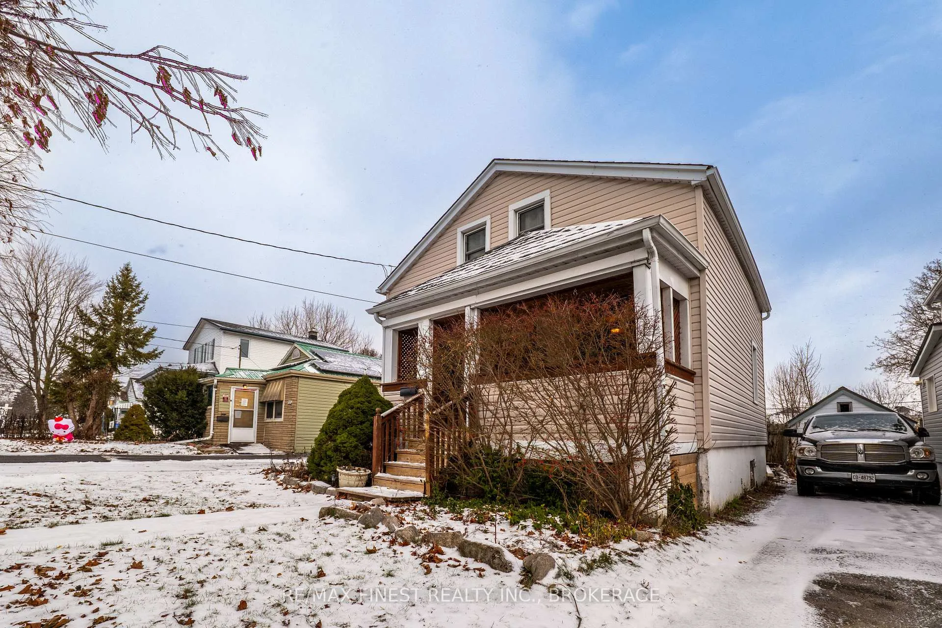 Photo 3 of 757 Victoria Street, Kingston, East of Sir John A. Blvd — HOMEH
