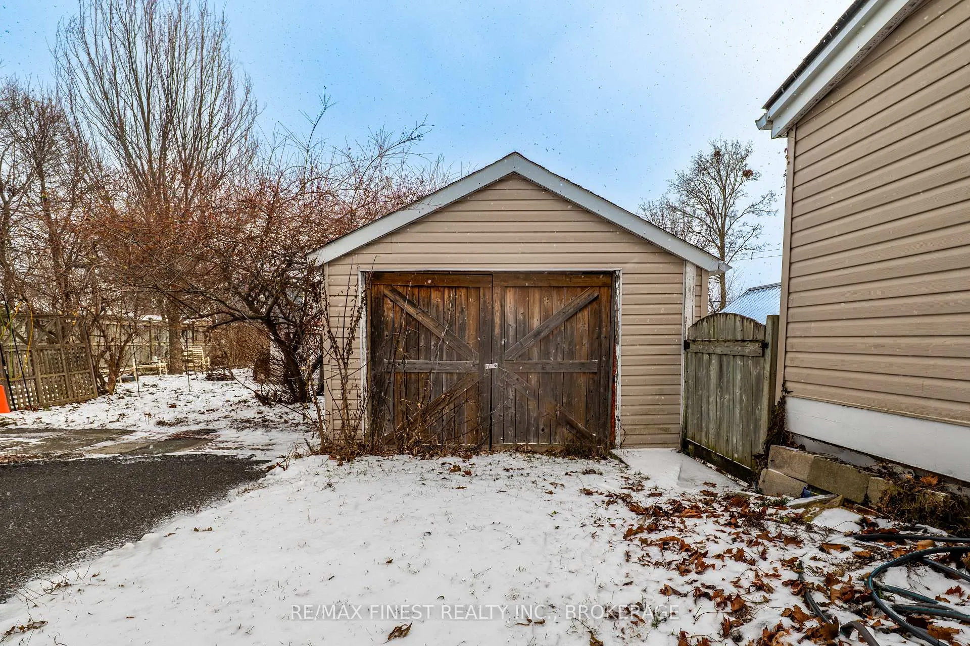 Photo 44 of 757 Victoria Street, Kingston, East of Sir John A. Blvd — HOMEH