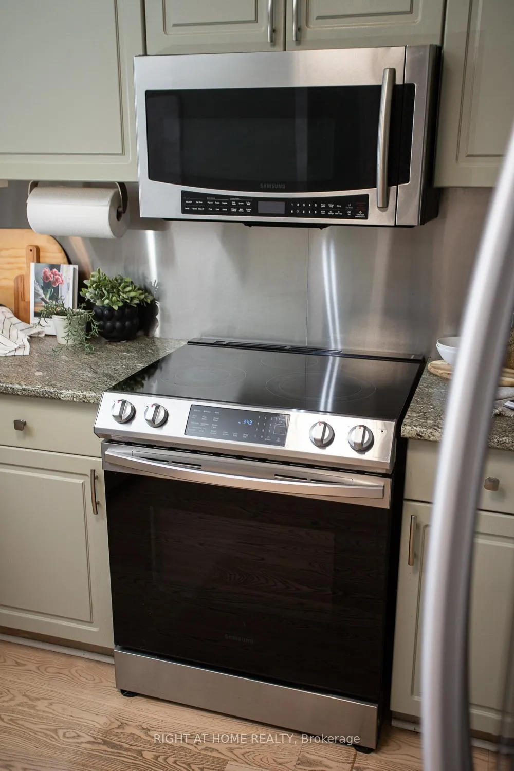 Photo 8 of 5 Turner Drive, Uxbridge — HOMEH