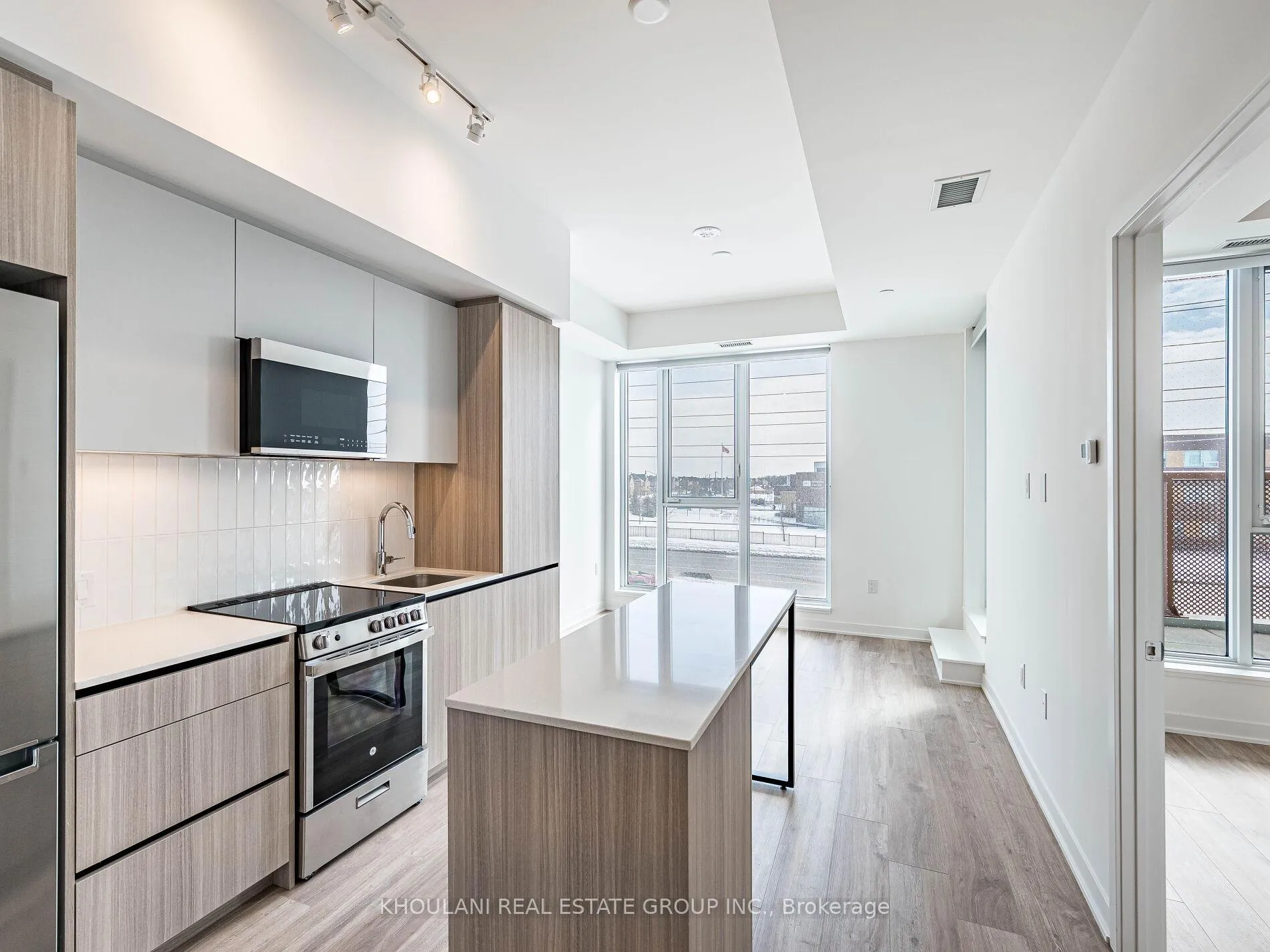 Photo 3 of Unit 210, 10 All Nations Drive, Brampton, Northwest Brampton — HOMEH