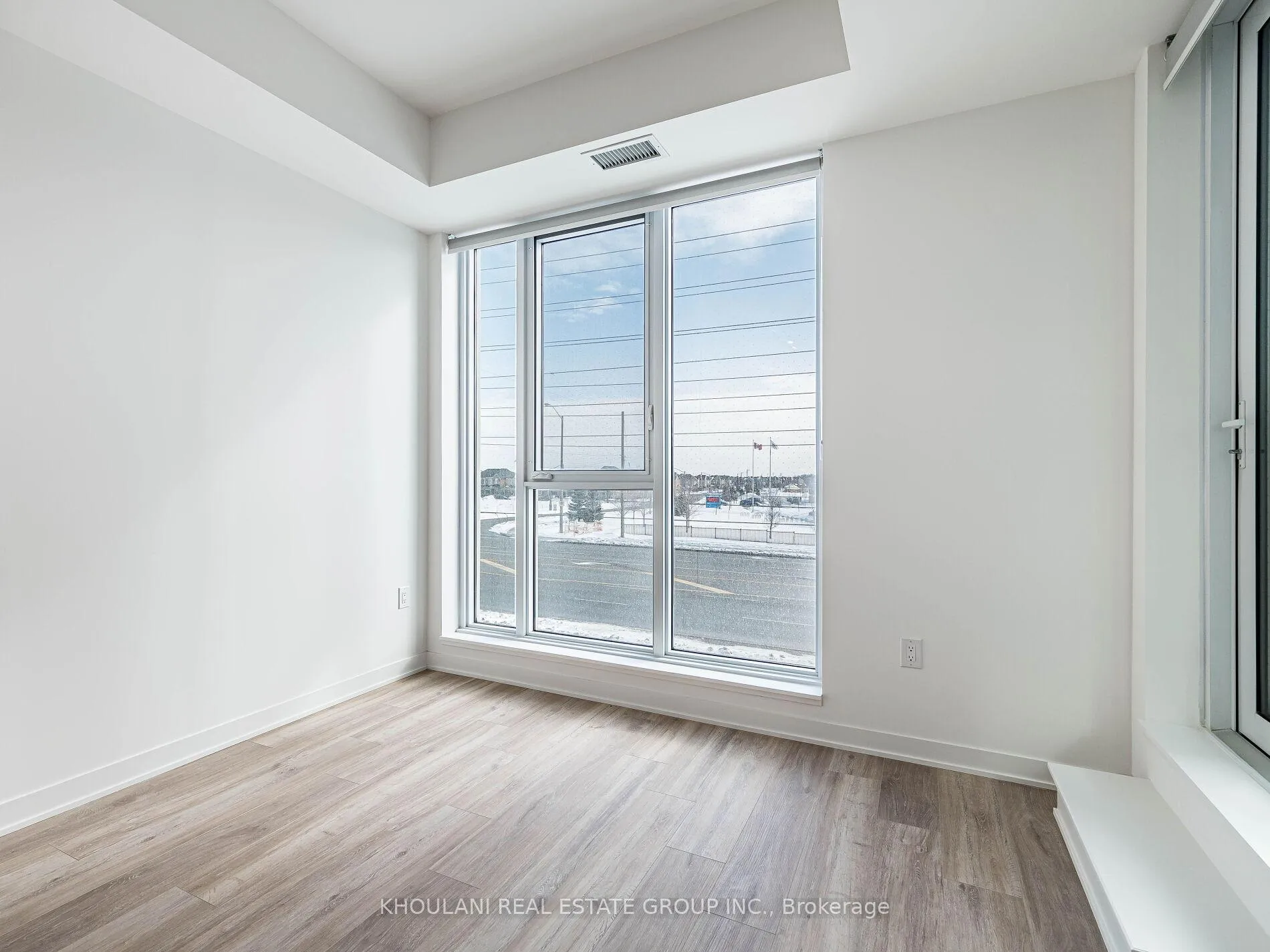 Photo 5 of Unit 210, 10 All Nations Drive, Brampton, Northwest Brampton — HOMEH