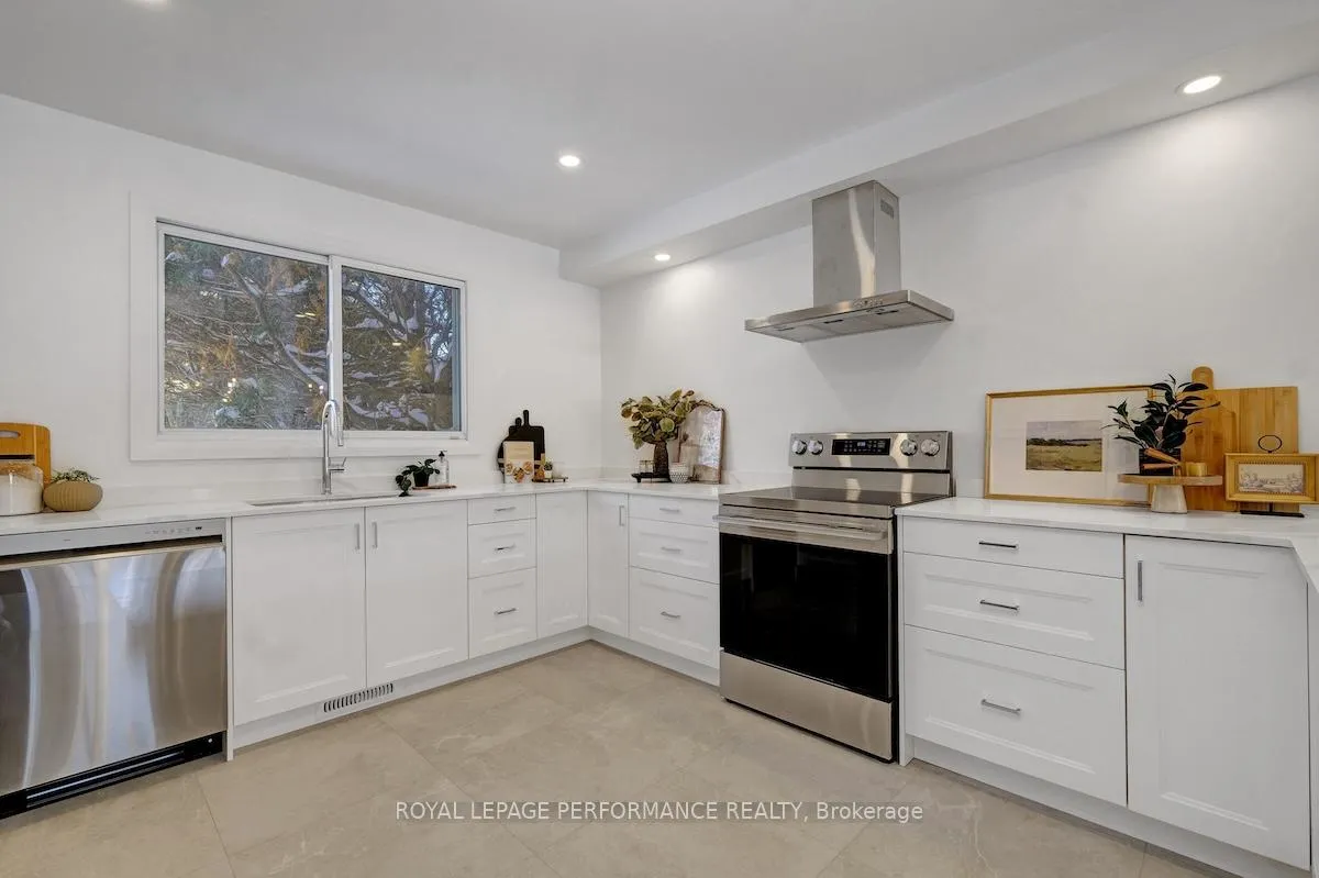 Photo 9 of 85 Craig Henry Drive, Ottawa, Craig Henry/Woodvale — HOMEH