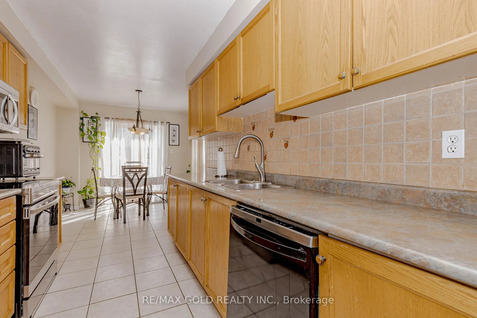 Photo 12 of 3 Monaco Court, Brampton, Fletcher's Meadow — HOMEH