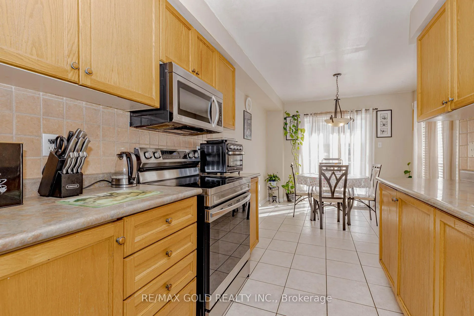 Photo 13 of 3 Monaco Court, Brampton, Fletcher's Meadow — HOMEH