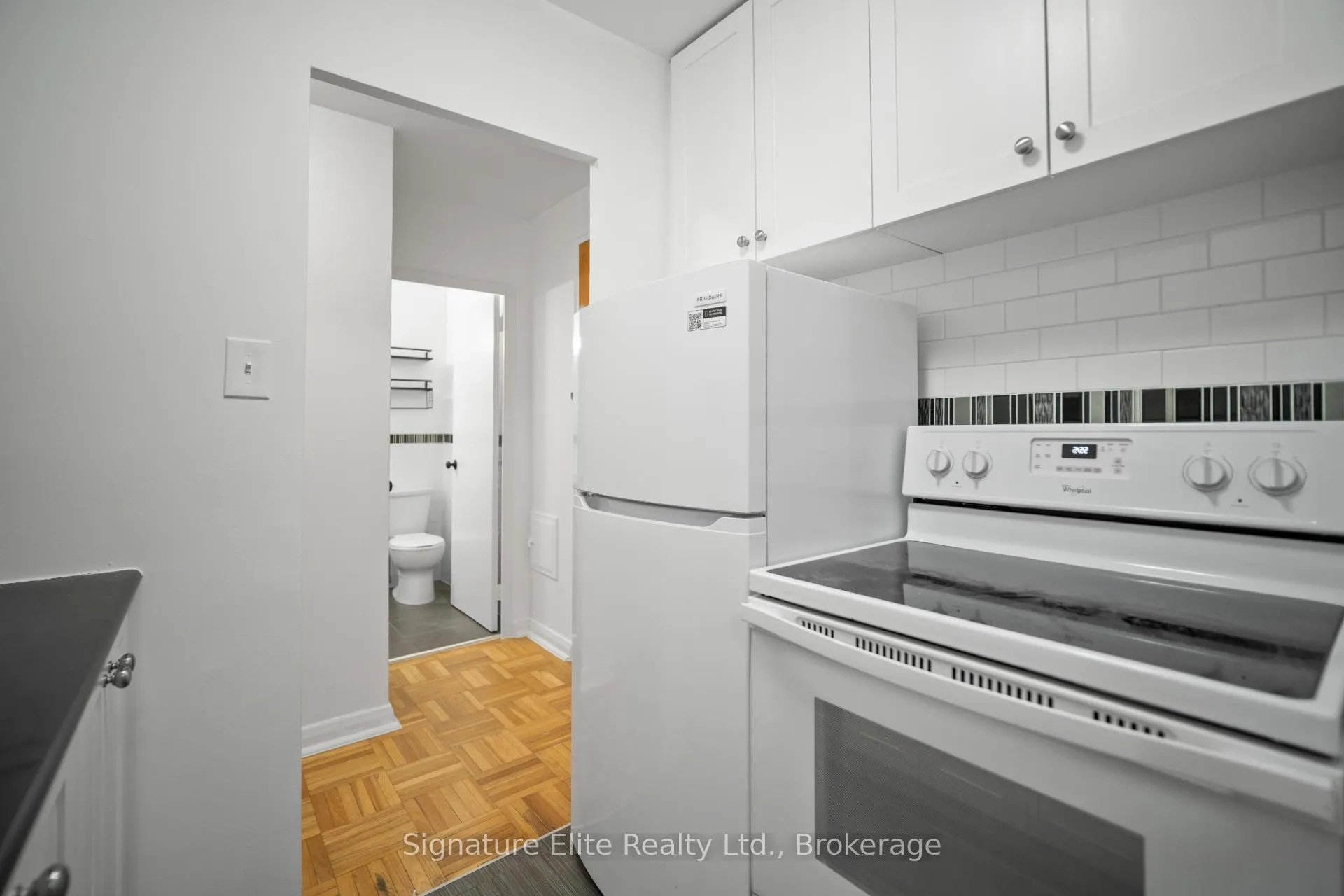 Photo 3 of Unit 206, 165 Balliol Street, Toronto, Mount Pleasant West — HOMEH