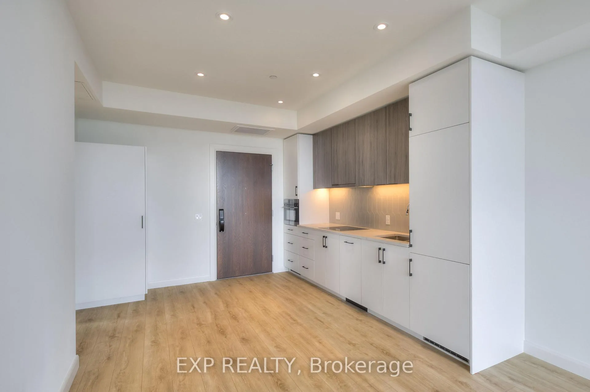 Photo 2 of Unit 1001, 741 King Street W, Kitchener, KW Hospital — HOMEH