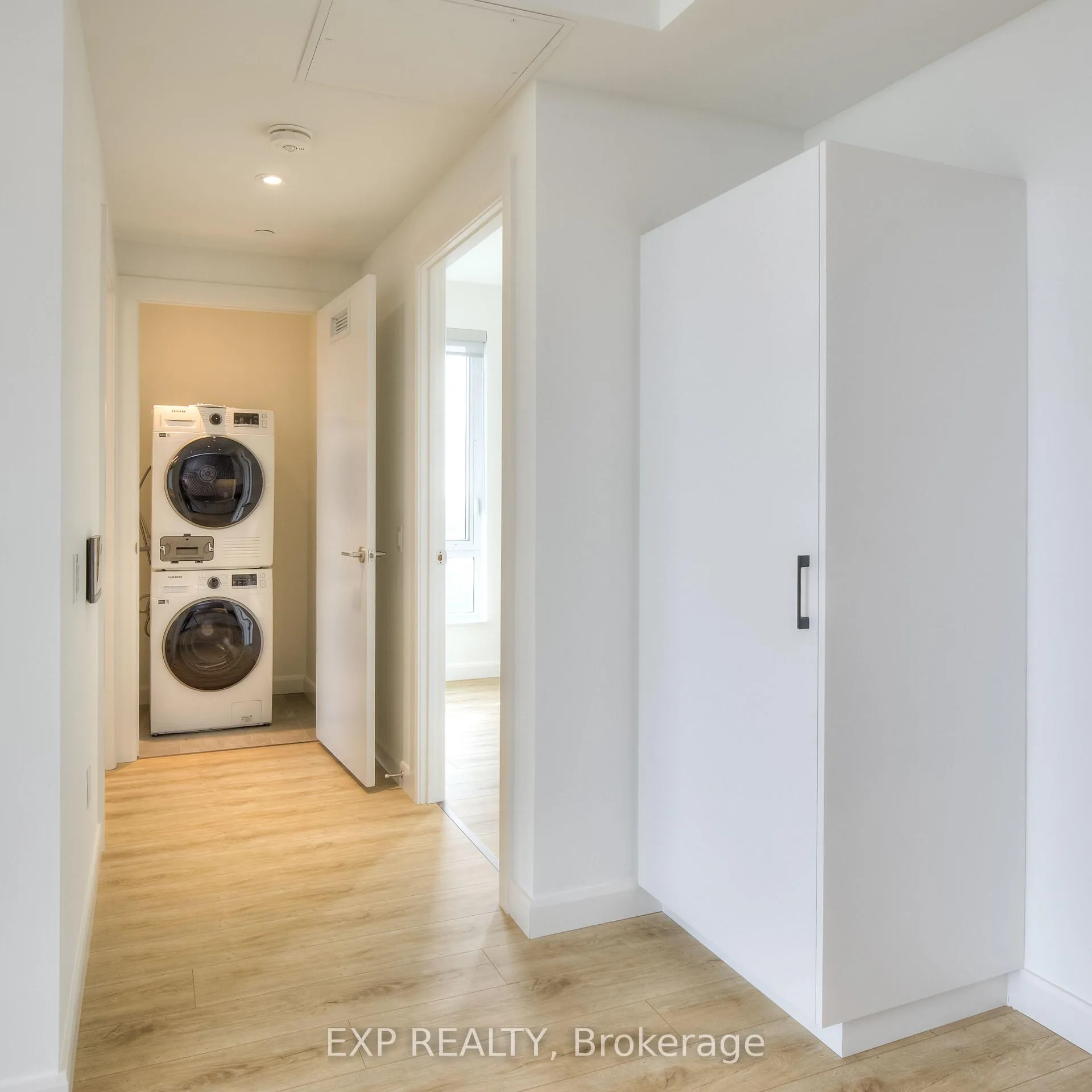Photo 4 of Unit 1001, 741 King Street W, Kitchener, KW Hospital — HOMEH