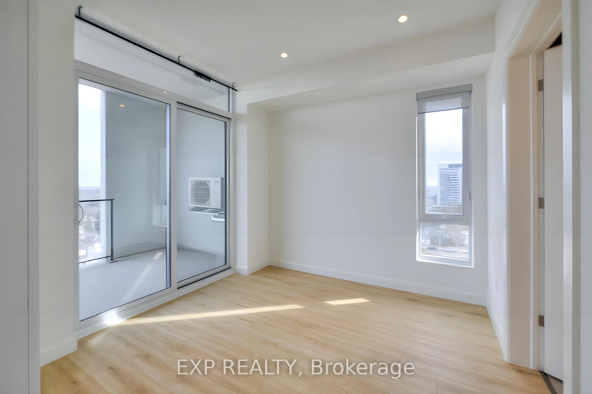 Photo 5 of Unit 1001, 741 King Street W, Kitchener, KW Hospital — HOMEH