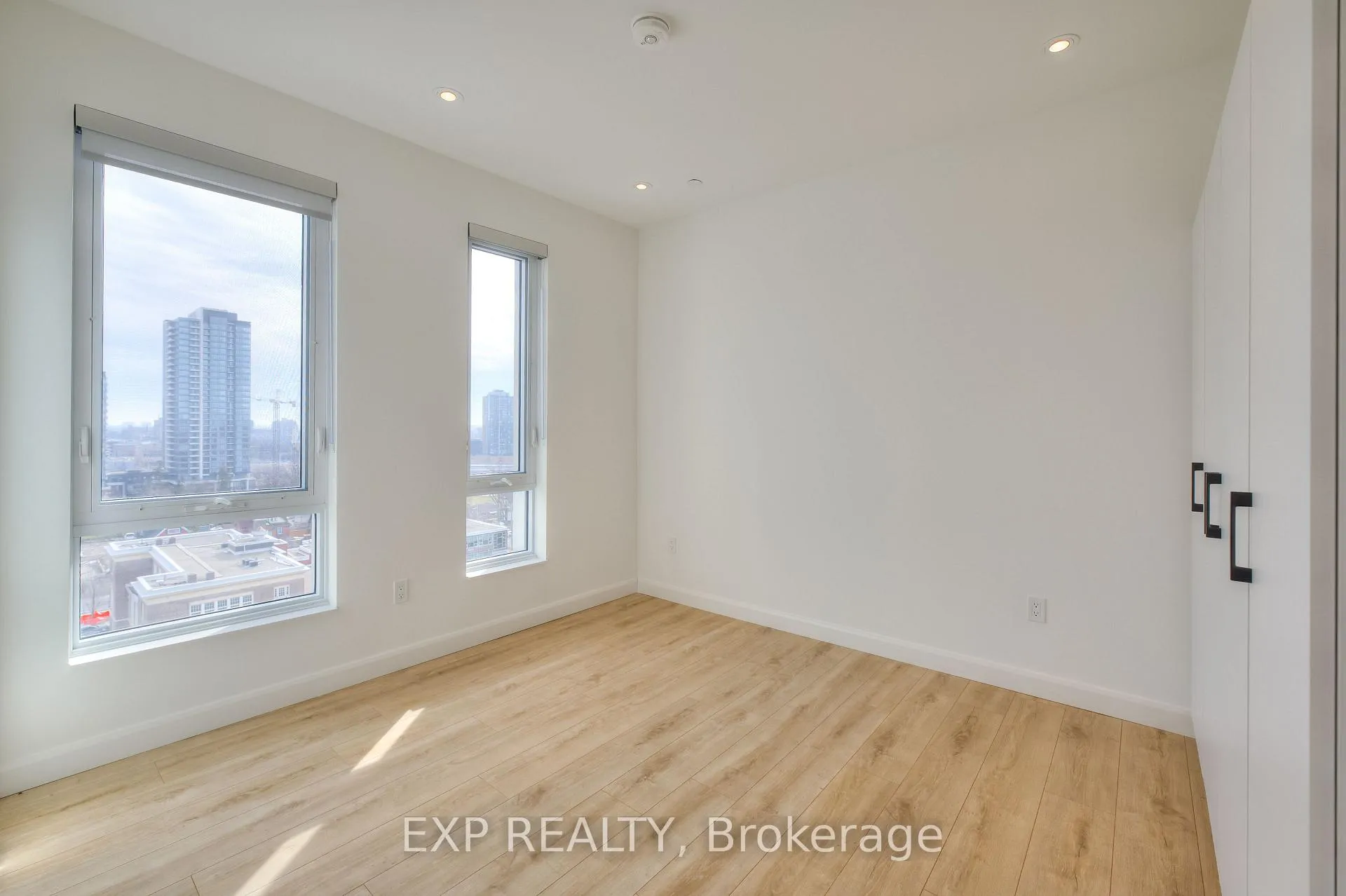 Photo 8 of Unit 1001, 741 King Street W, Kitchener, KW Hospital — HOMEH