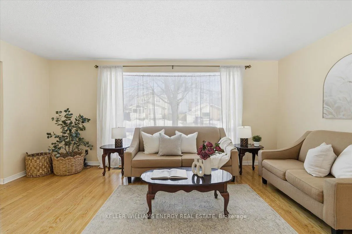 Photo 7 of 886 Antonio Street, Pickering, Bay Ridges — HOMEH