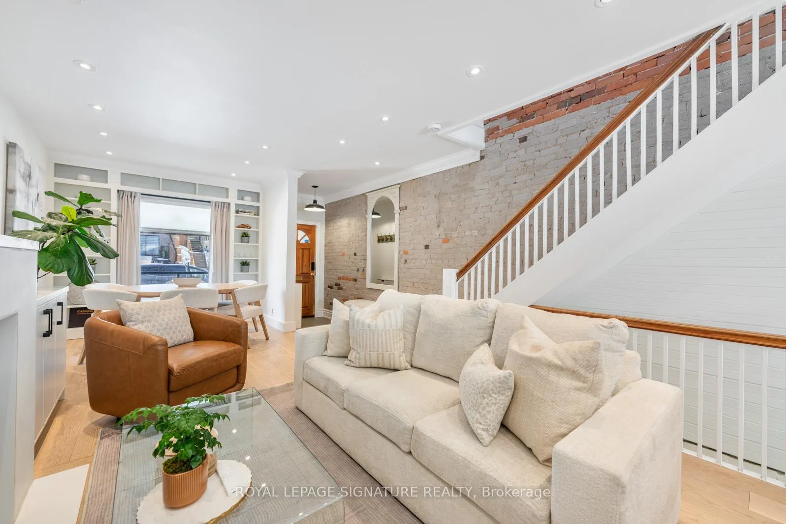Photo 11 of 268 Kenilworth Avenue, Toronto, The Beaches — HOMEH