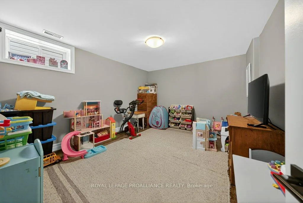 Photo 23 of 21 Brookfield Crescent, Quinte West, Murray Ward — HOMEH