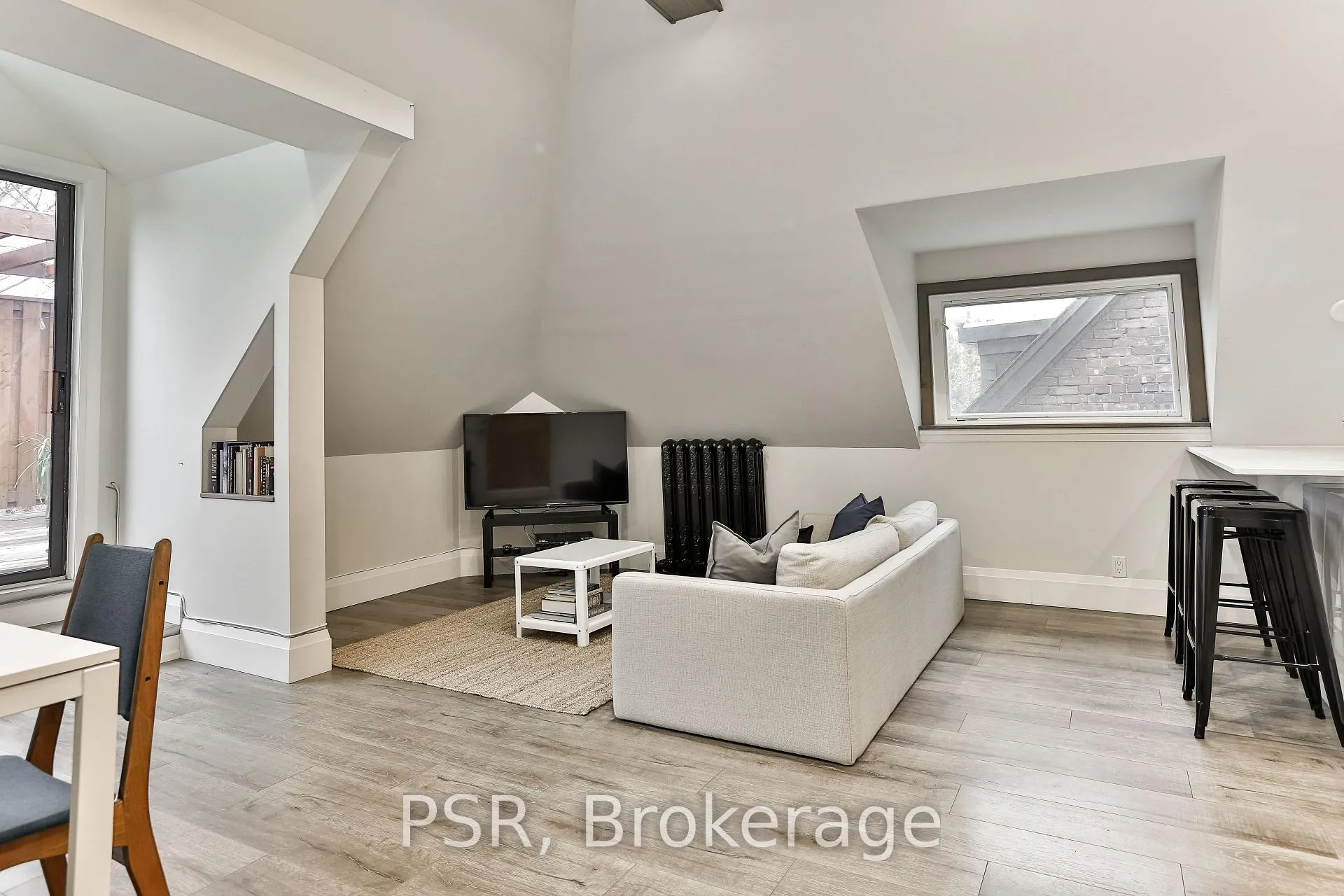 Photo 2 of Unit Upper, 264 Dovercourt Road, Toronto, Little Portugal — HOMEH