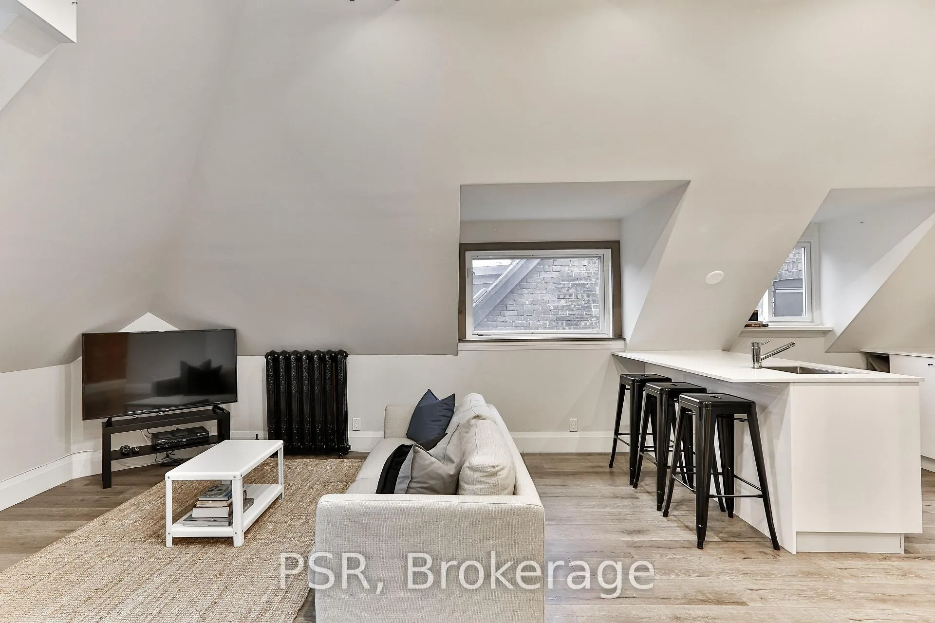 Photo 3 of Unit Upper, 264 Dovercourt Road, Toronto, Little Portugal — HOMEH