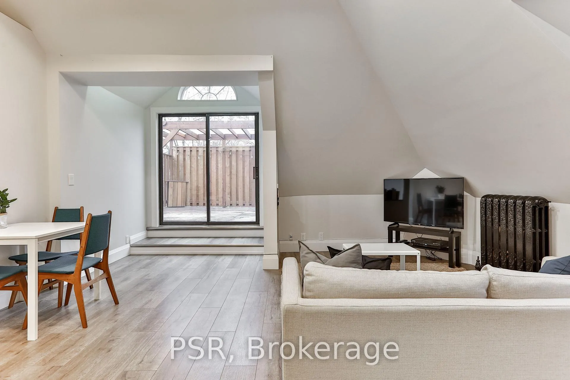 Photo 4 of Unit Upper, 264 Dovercourt Road, Toronto, Little Portugal — HOMEH