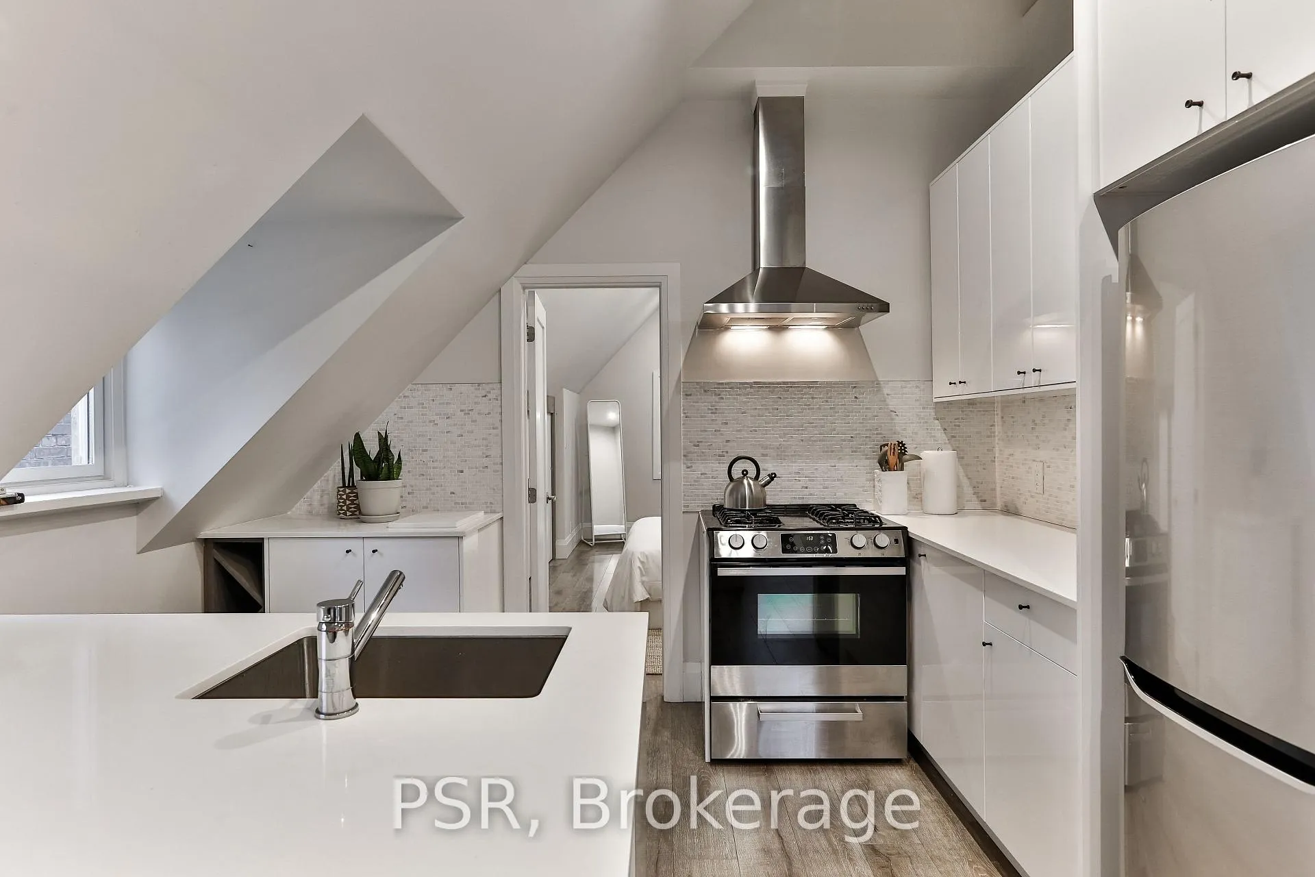 Photo 8 of Unit Upper, 264 Dovercourt Road, Toronto, Little Portugal — HOMEH