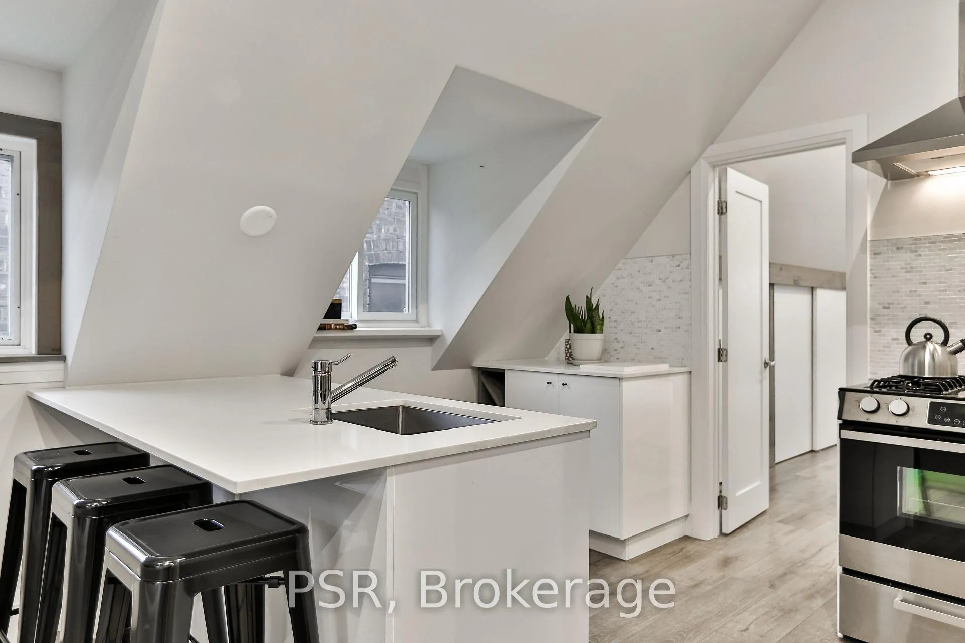 Photo 9 of Unit Upper, 264 Dovercourt Road, Toronto, Little Portugal — HOMEH