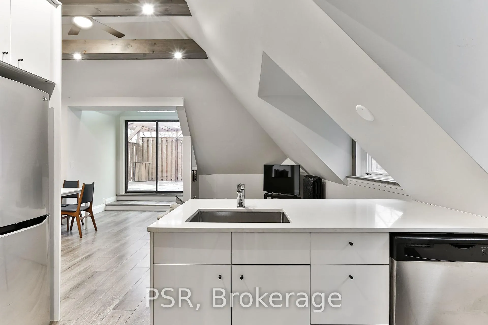 Photo 10 of Unit Upper, 264 Dovercourt Road, Toronto, Little Portugal — HOMEH
