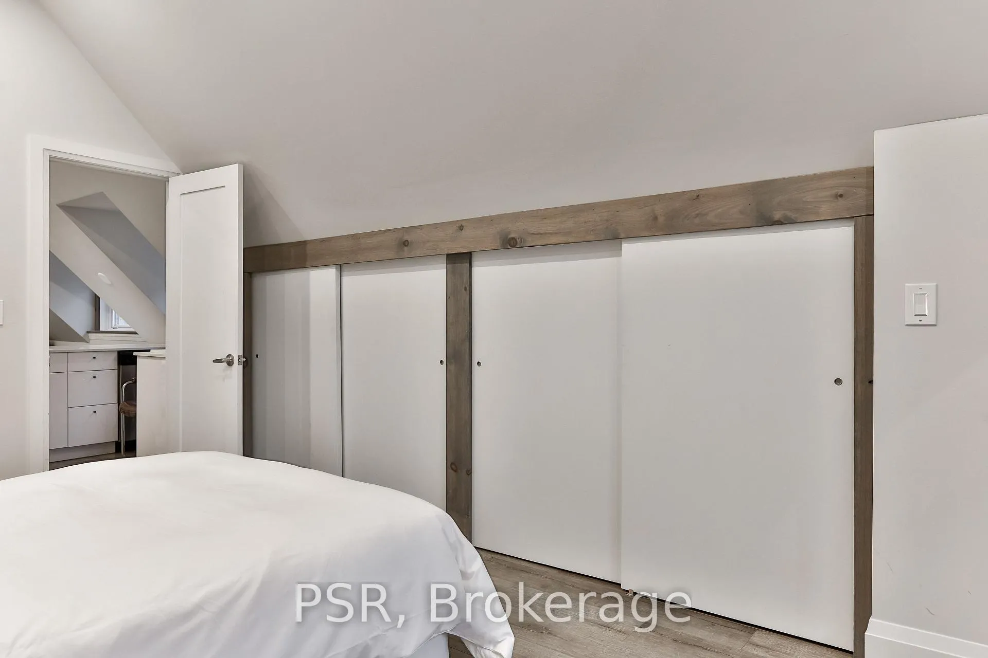 Photo 14 of Unit Upper, 264 Dovercourt Road, Toronto, Little Portugal — HOMEH