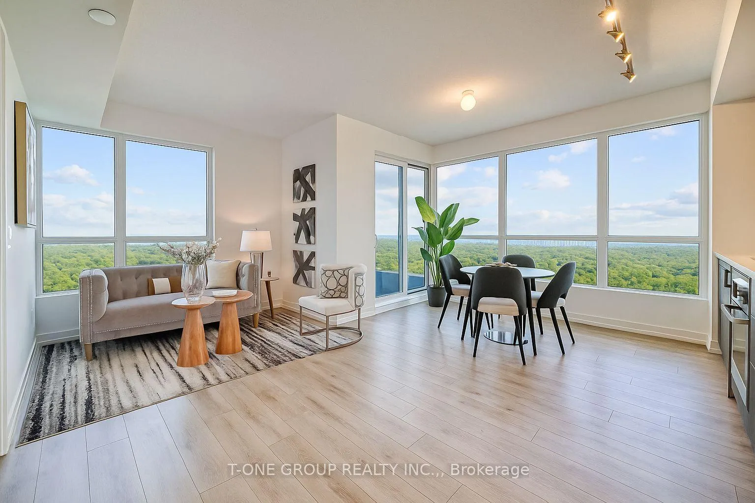 Front of Unit 3407, 395 Bloor Street E