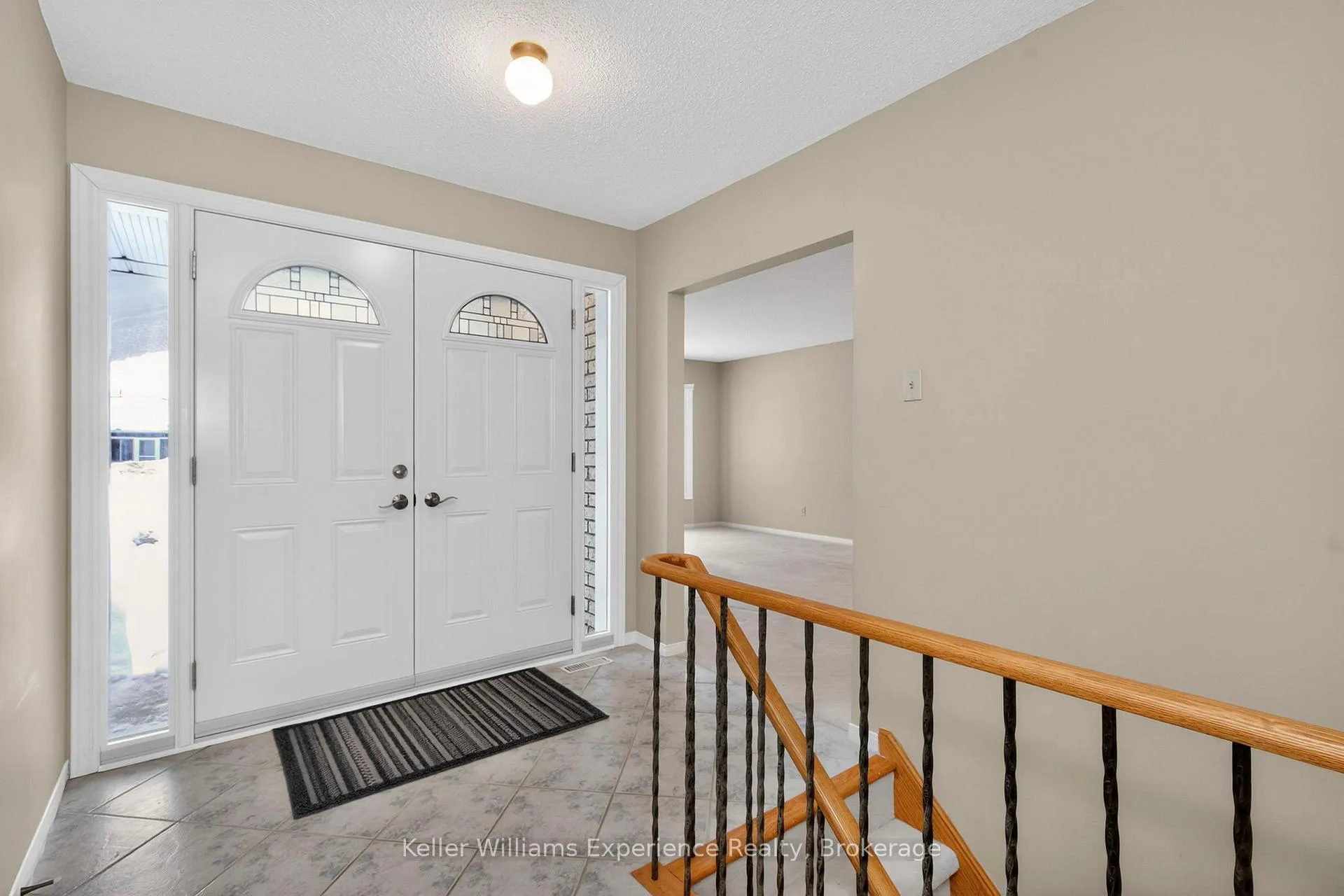 Photo 3 of 943 Playfair Road, Midland — HOMEH