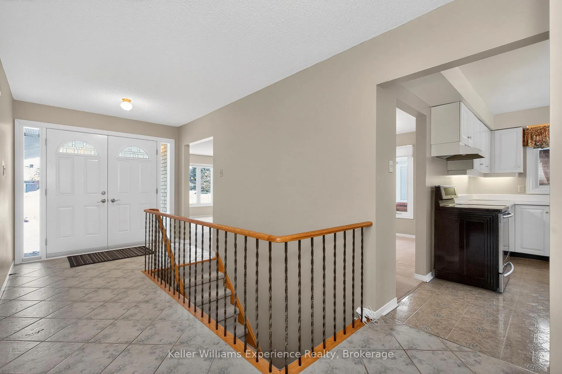 Photo 4 of 943 Playfair Road, Midland — HOMEH