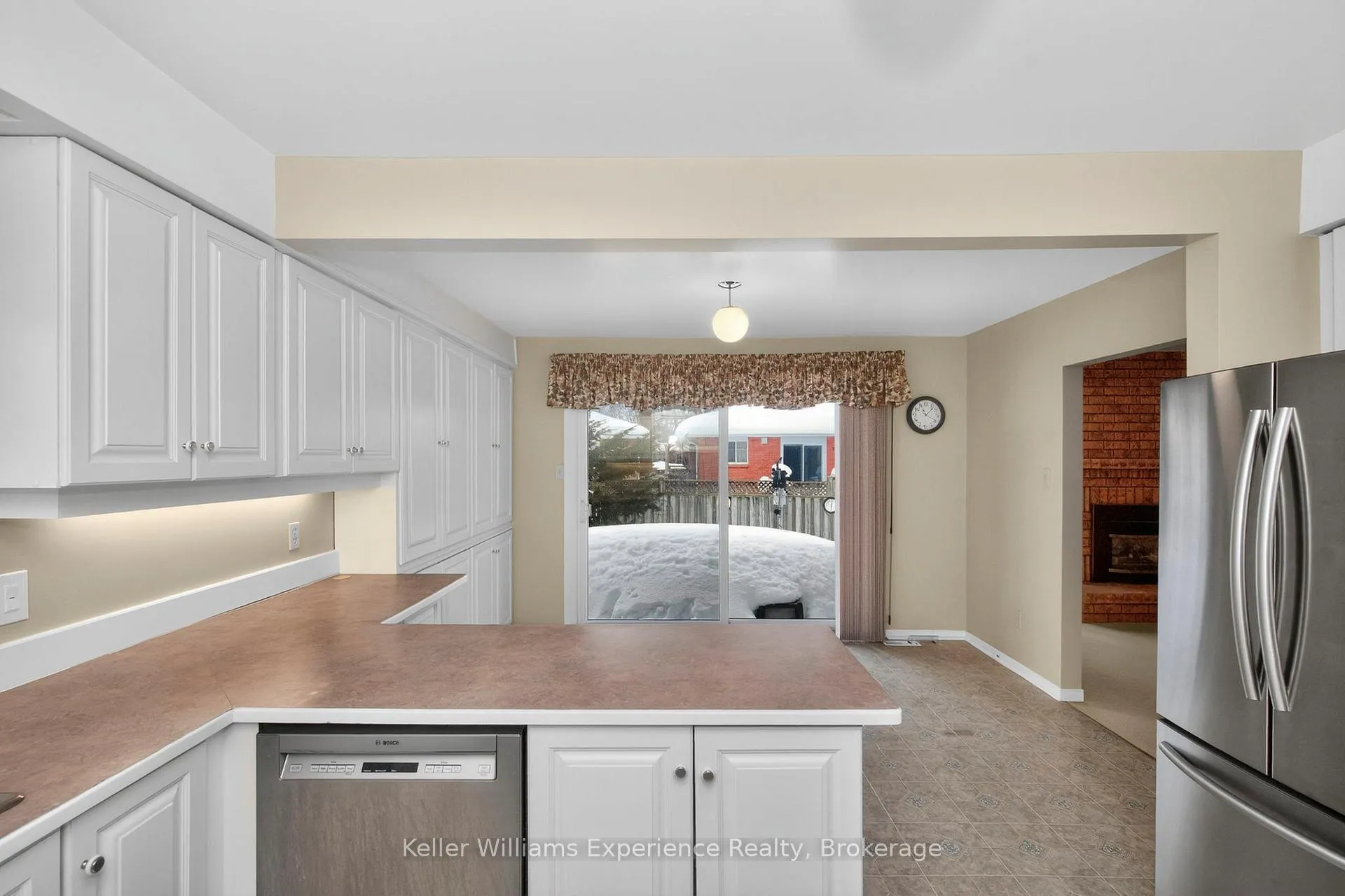 Photo 7 of 943 Playfair Road, Midland — HOMEH