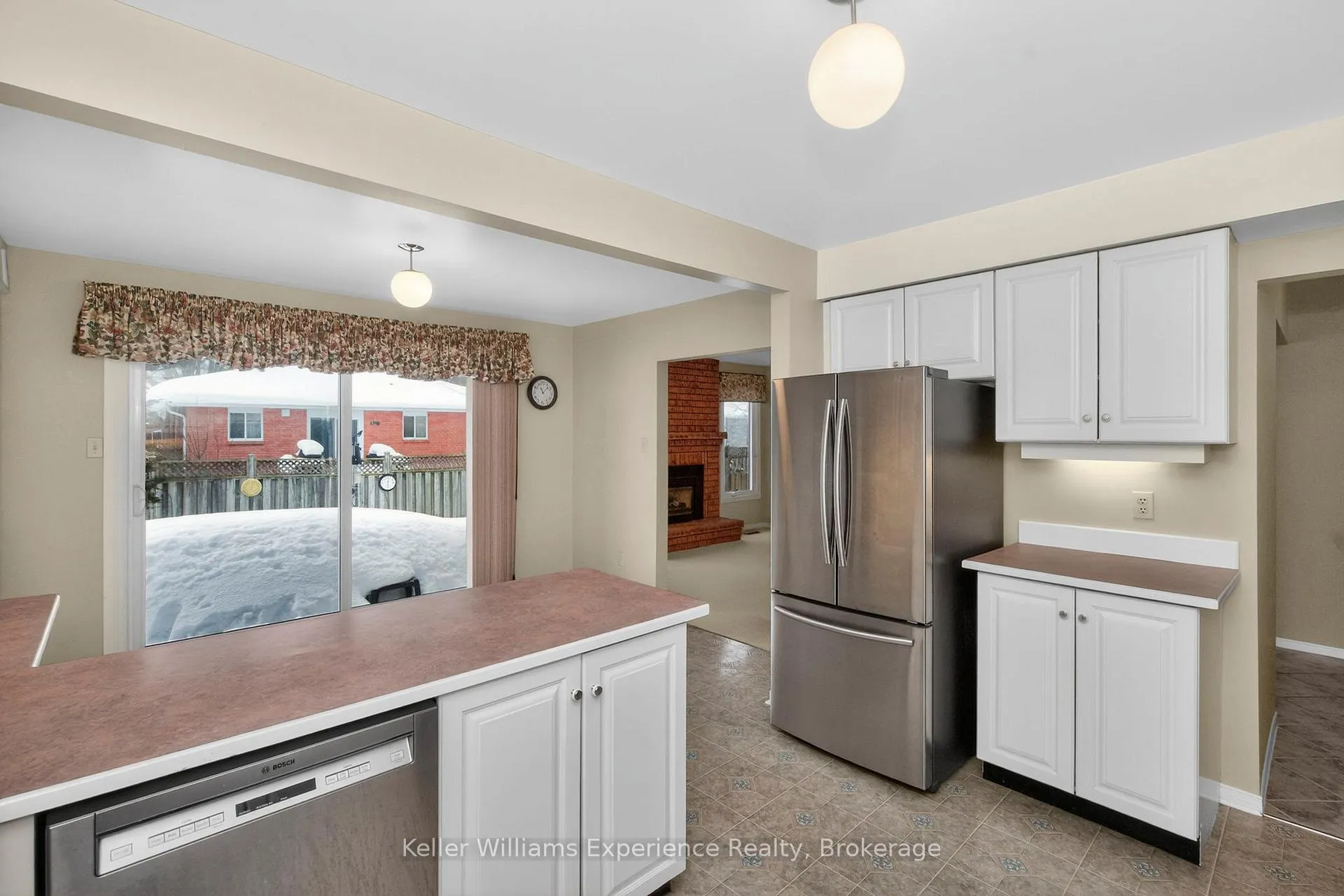 Photo 8 of 943 Playfair Road, Midland — HOMEH