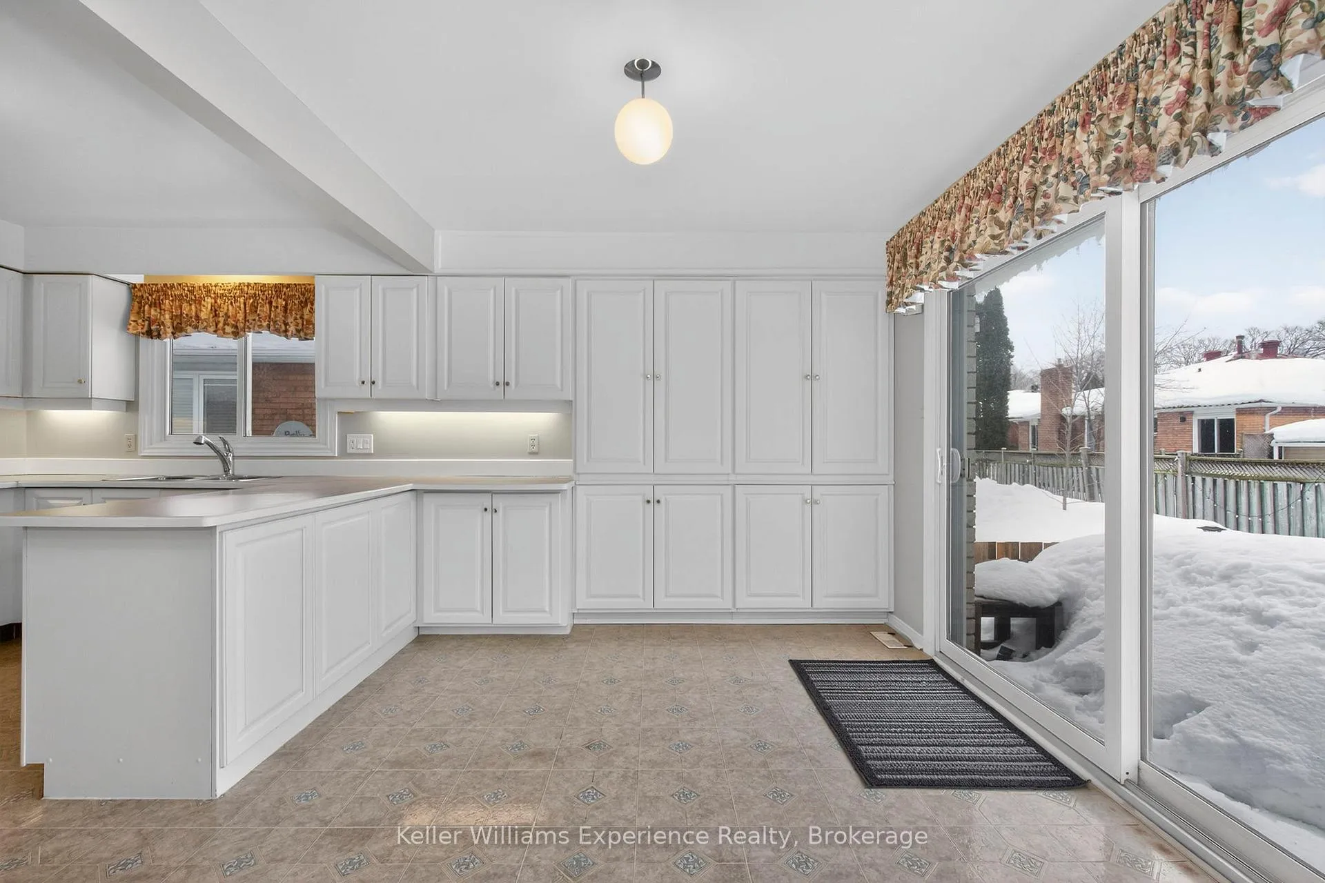 Photo 11 of 943 Playfair Road, Midland — HOMEH