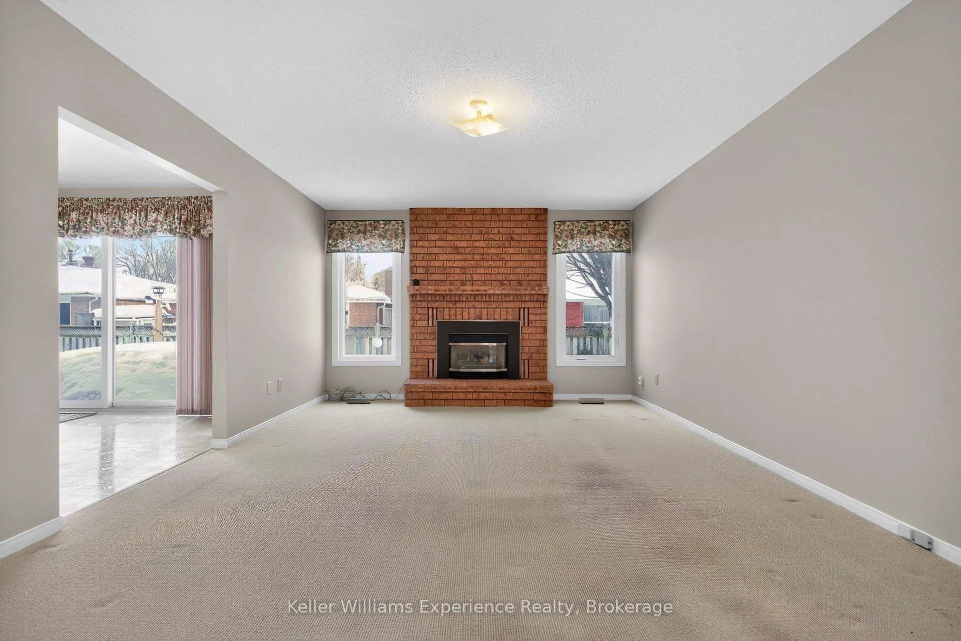 Photo 14 of 943 Playfair Road, Midland — HOMEH