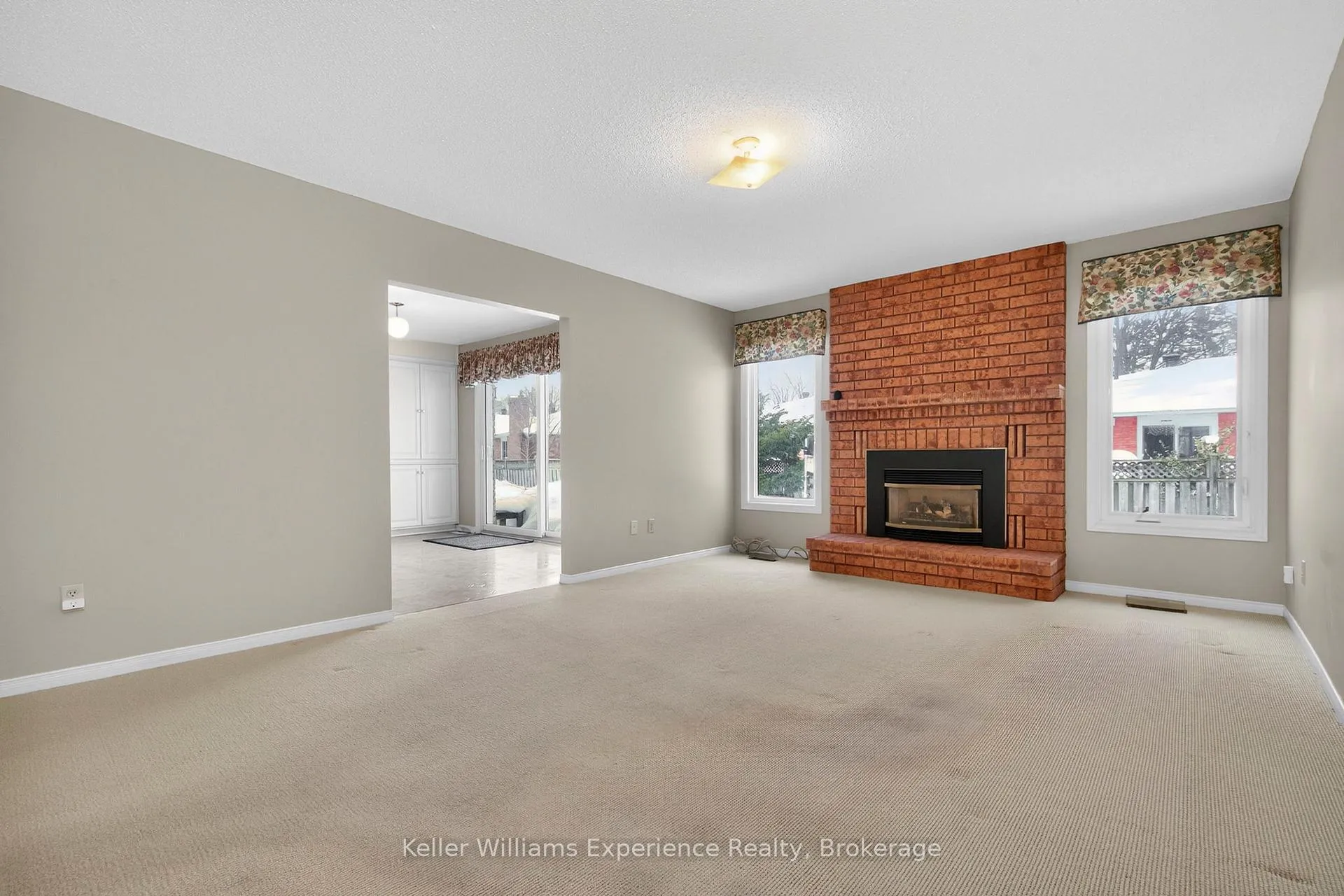 Photo 15 of 943 Playfair Road, Midland — HOMEH
