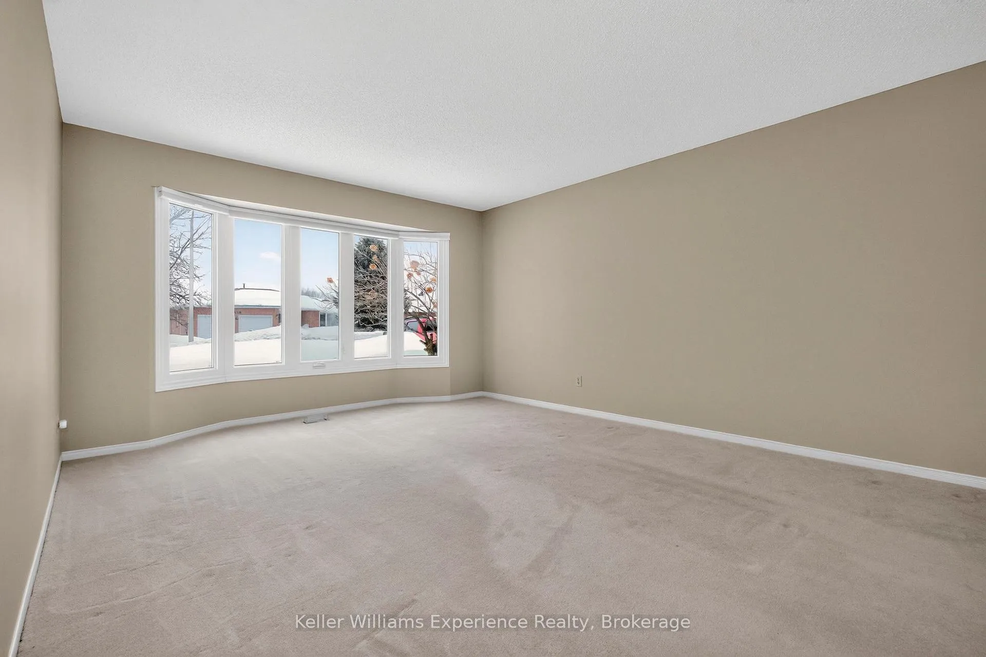 Photo 18 of 943 Playfair Road, Midland — HOMEH