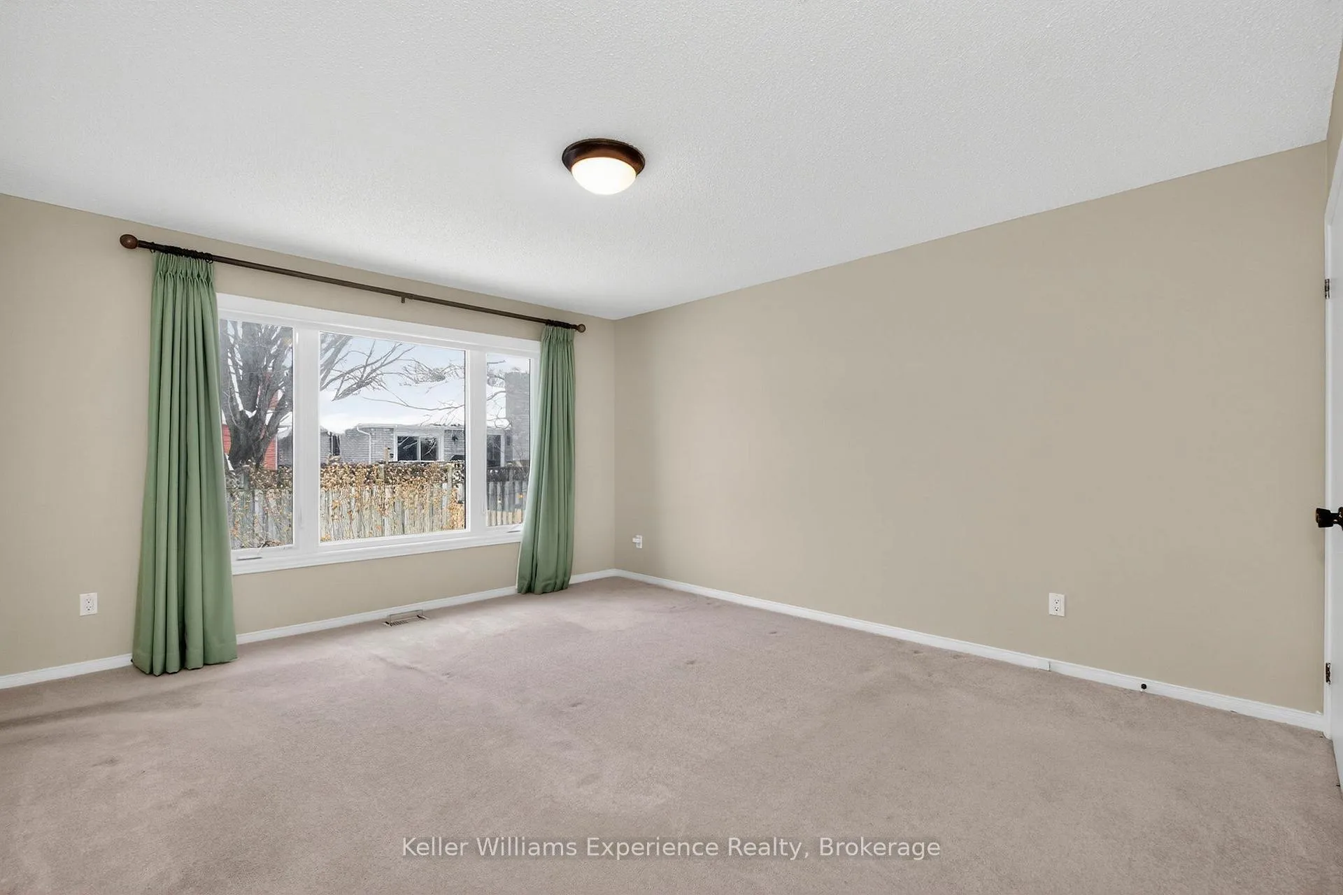 Photo 22 of 943 Playfair Road, Midland — HOMEH