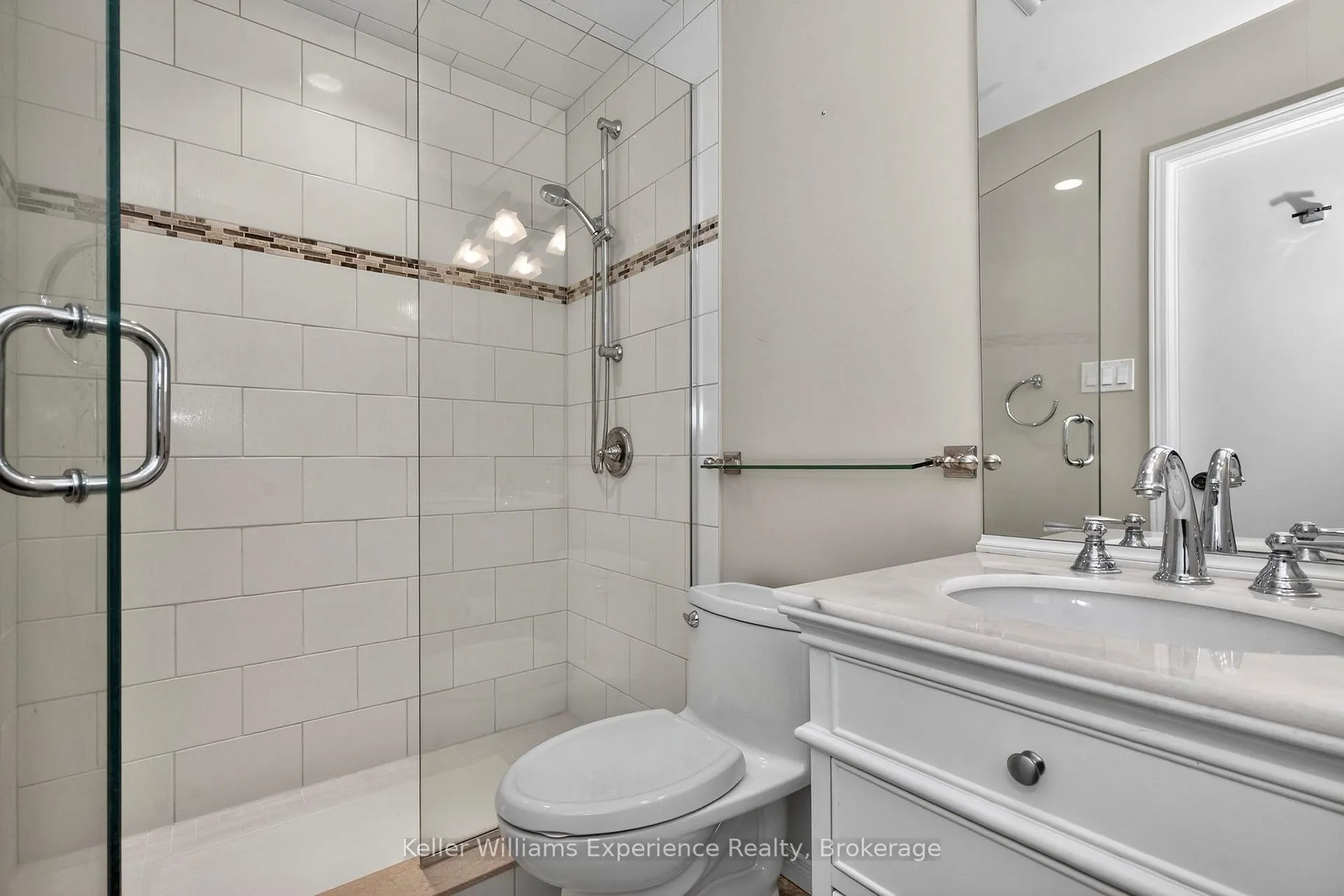 Photo 24 of 943 Playfair Road, Midland — HOMEH
