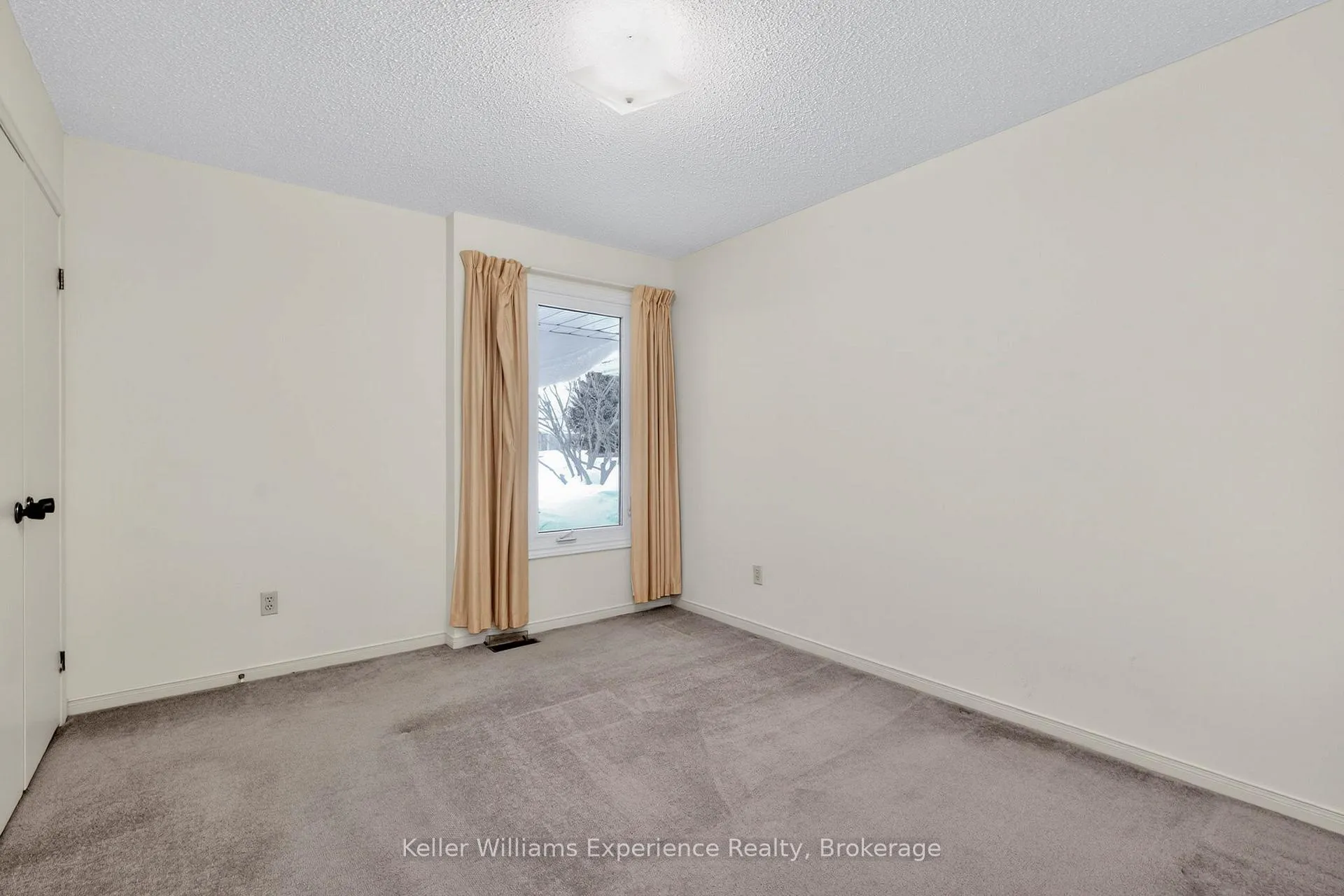 Photo 26 of 943 Playfair Road, Midland — HOMEH